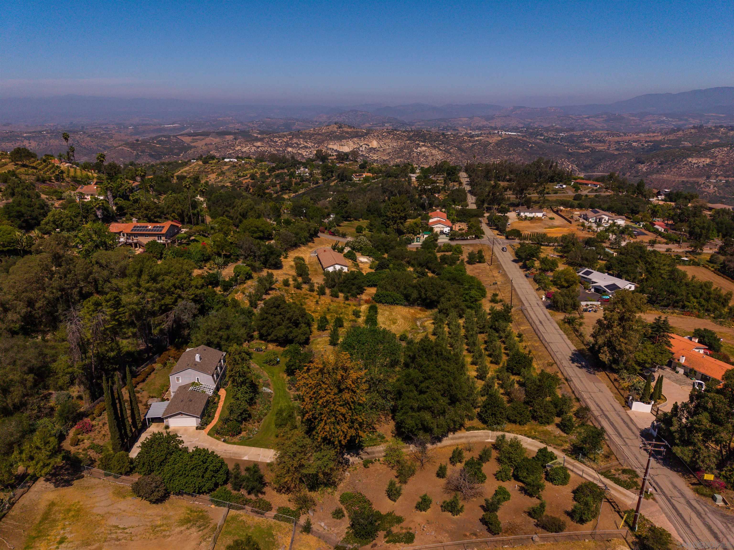 Detail Gallery Image 2 of 67 For 28808  Mountain Meadow, Escondido,  CA 92026 - 3 Beds | 2/1 Baths