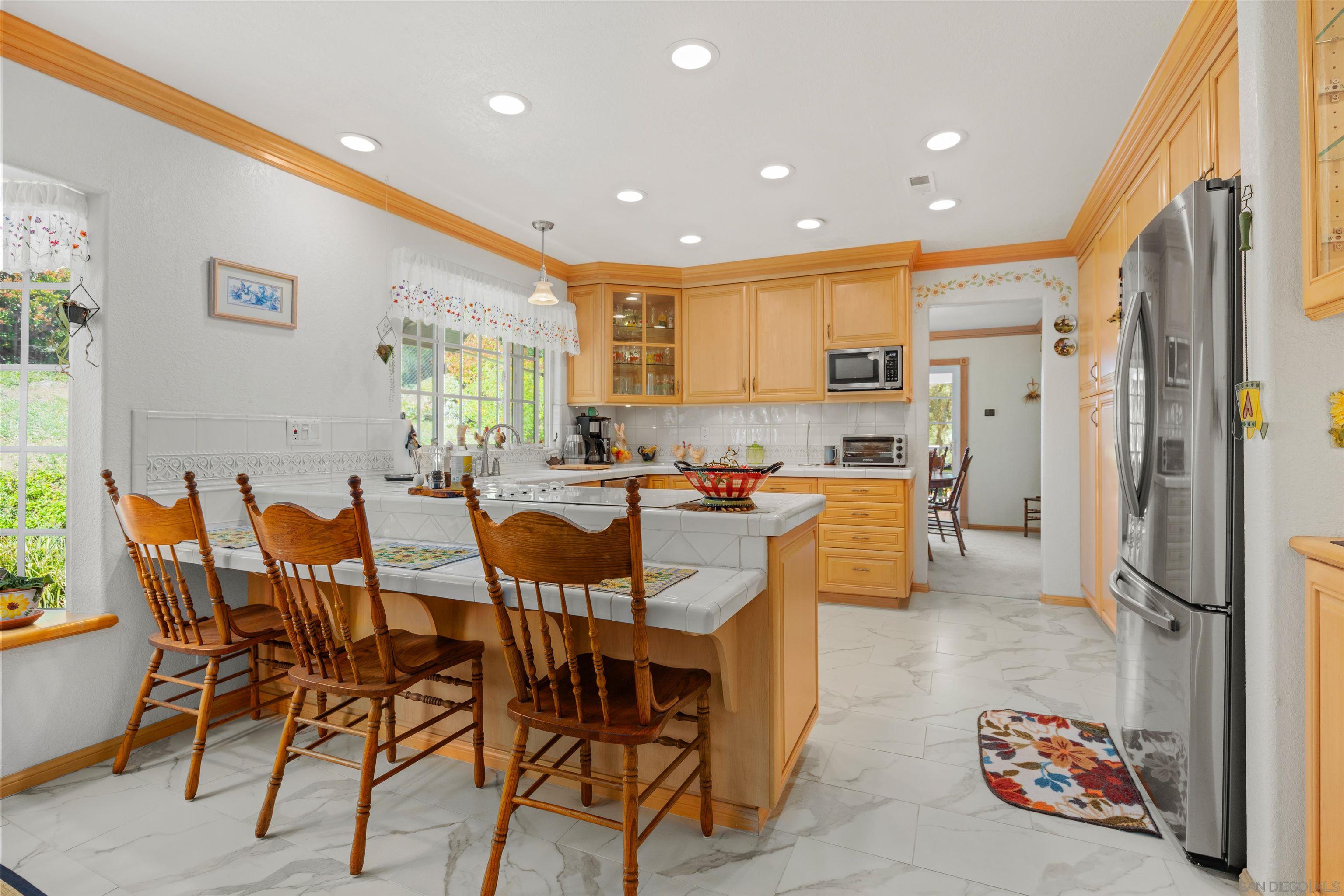 Detail Gallery Image 8 of 67 For 28808  Mountain Meadow, Escondido,  CA 92026 - 3 Beds | 2/1 Baths