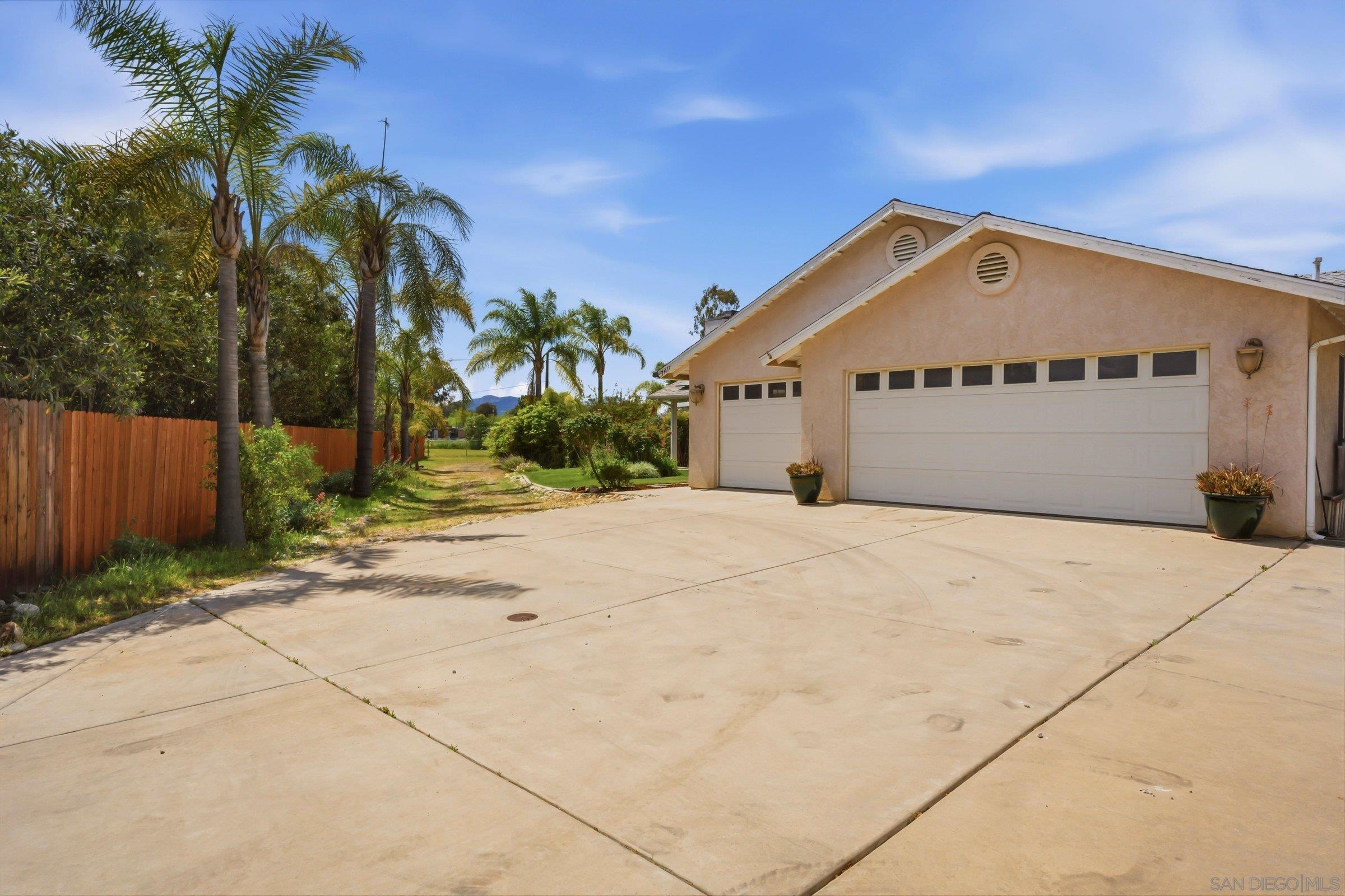 Detail Gallery Image 2 of 41 For 2417  Robertson, Ramona,  CA 92065 - 4 Beds | 2 Baths