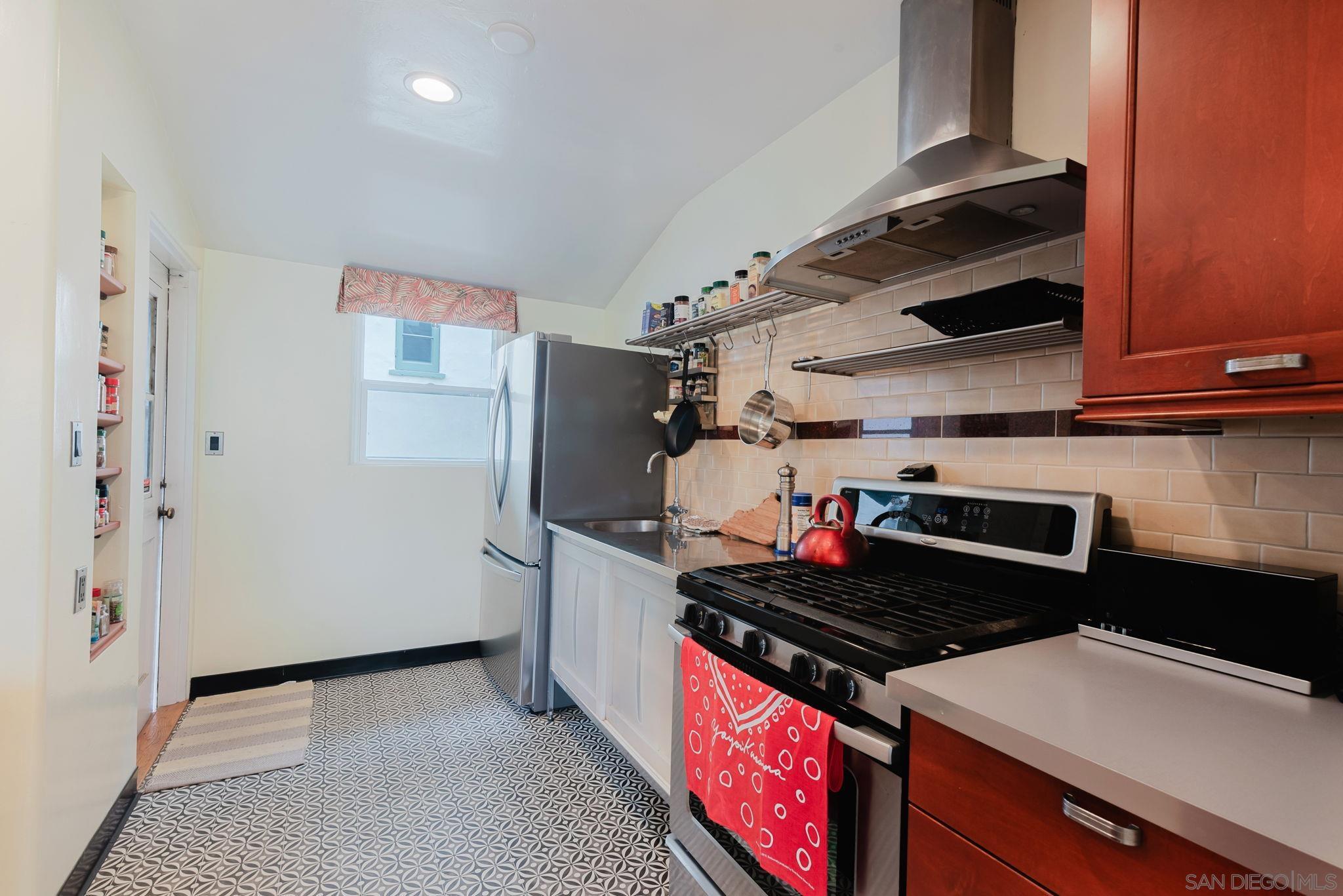 Detail Gallery Image 5 of 15 For 4575  Alice St., San Diego,  CA 92115 - 2 Beds | 2 Baths