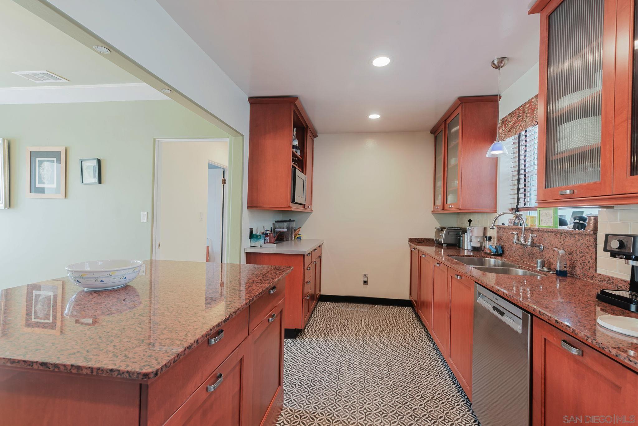 Detail Gallery Image 6 of 15 For 4575  Alice St., San Diego,  CA 92115 - 2 Beds | 2 Baths