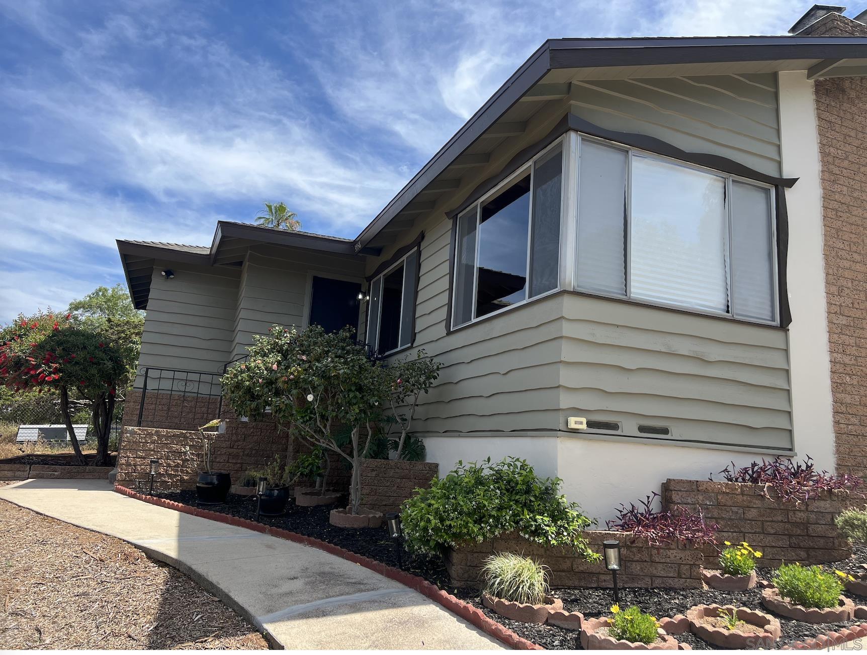 Front Image Thumbnail for SD260007824