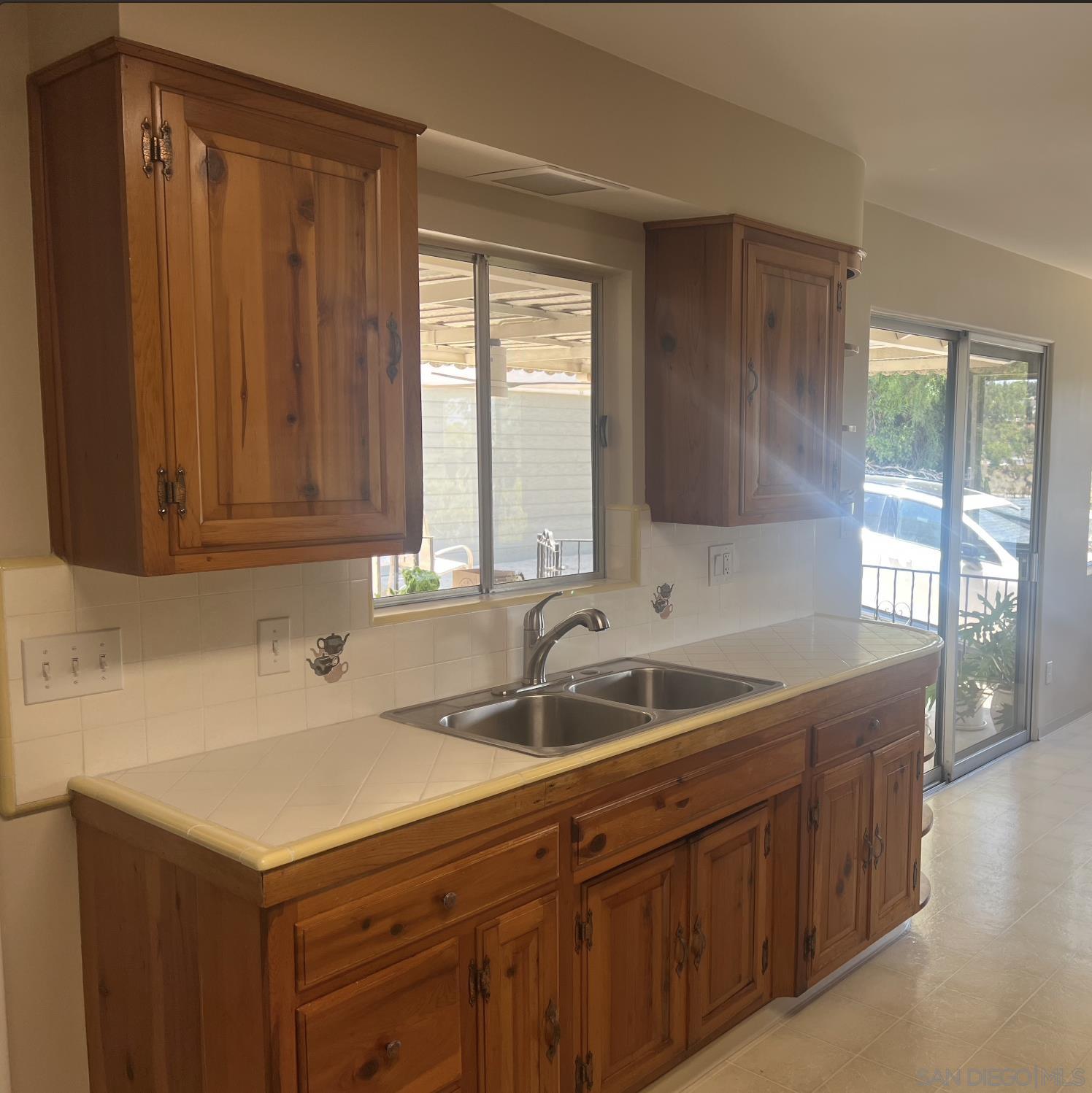 Detail Gallery Image 8 of 27 For 3958  Kenwood Dr, Spring Valley,  CA 91977 - 3 Beds | 2 Baths