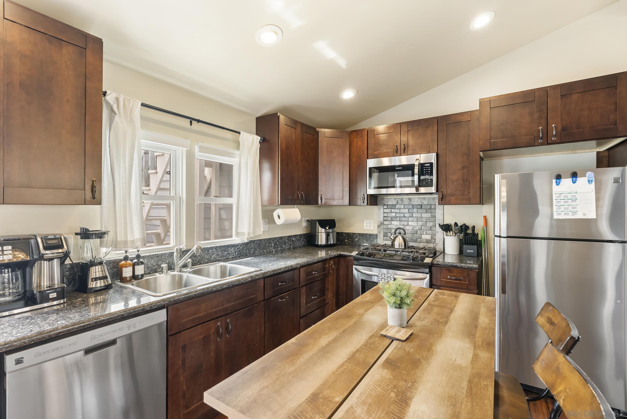 Detail Gallery Image 2 of 40 For 3679  Landis, San Diego,  CA 92104 - 2 Beds | 1 Baths