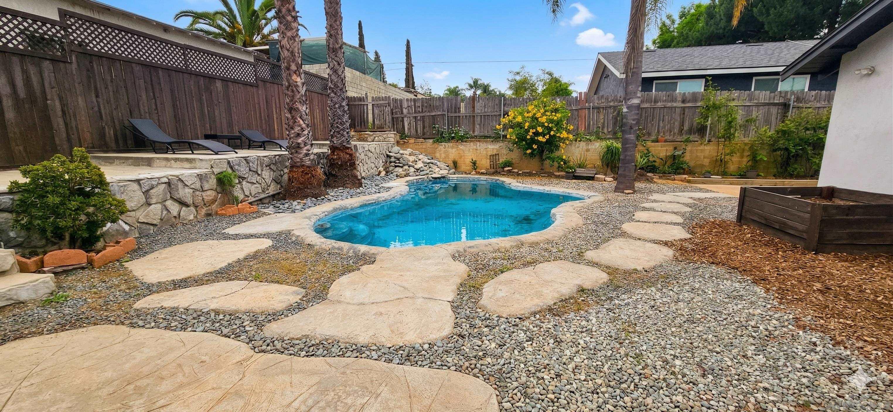 Detail Gallery Image 3 of 14 For 727 N Main Ave., Fallbrook,  CA 92028 - 3 Beds | 2 Baths