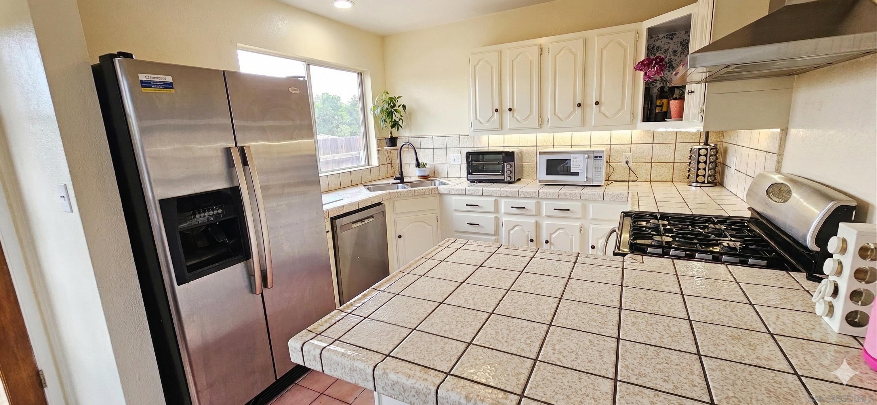 Detail Gallery Image 8 of 14 For 727 N Main Ave., Fallbrook,  CA 92028 - 3 Beds | 2 Baths