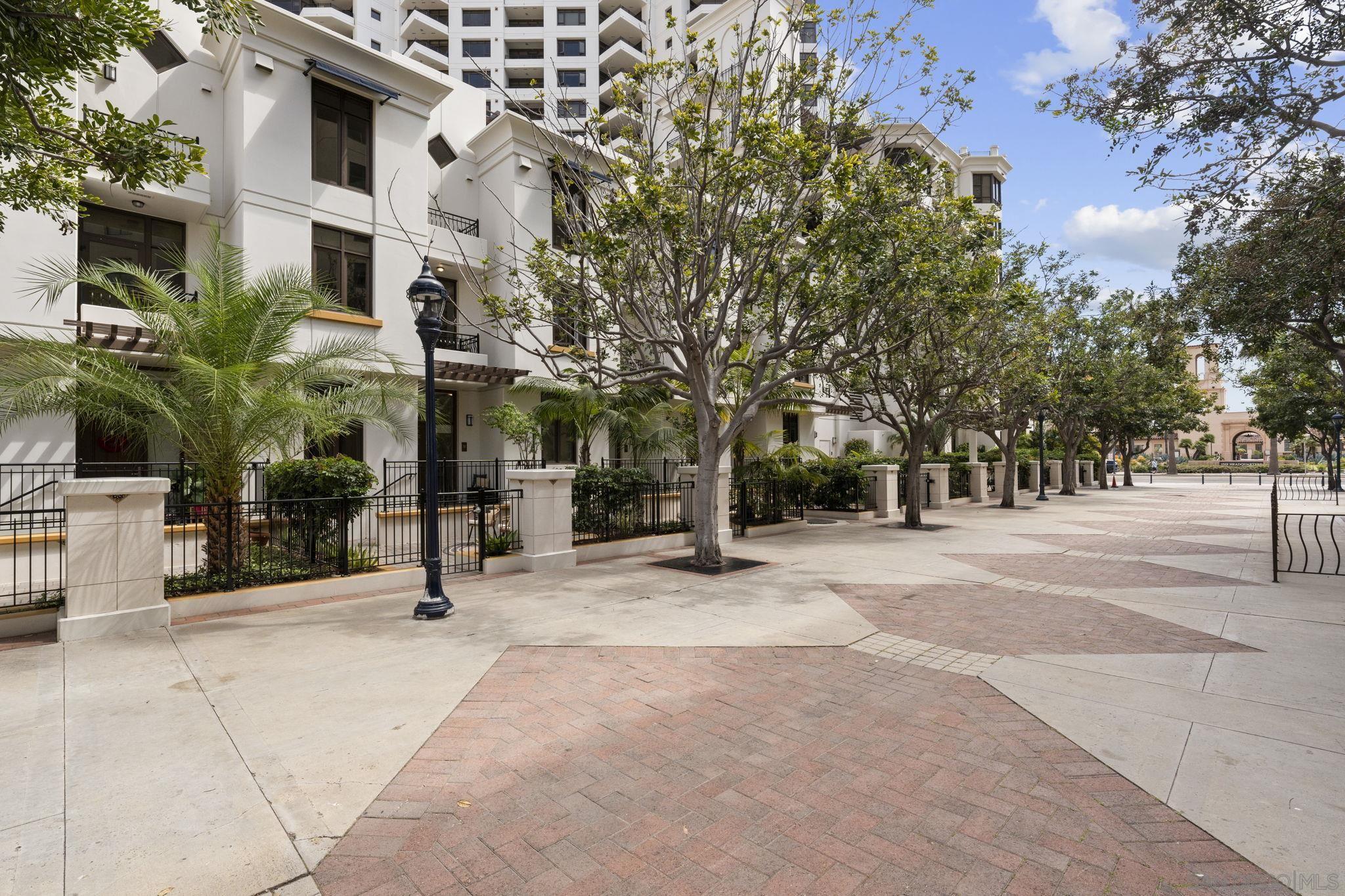 Detail Gallery Image 2 of 49 For 781 W G St, San Diego,  CA 92101 - 3 Beds | 3/1 Baths