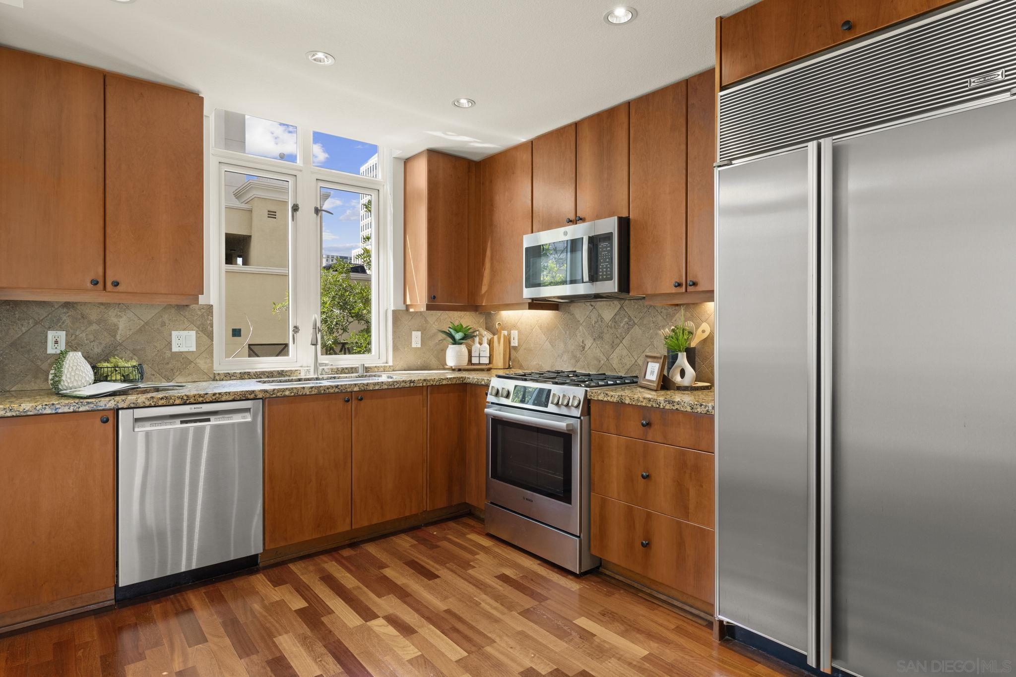 Detail Gallery Image 11 of 49 For 781 W G St, San Diego,  CA 92101 - 3 Beds | 3/1 Baths