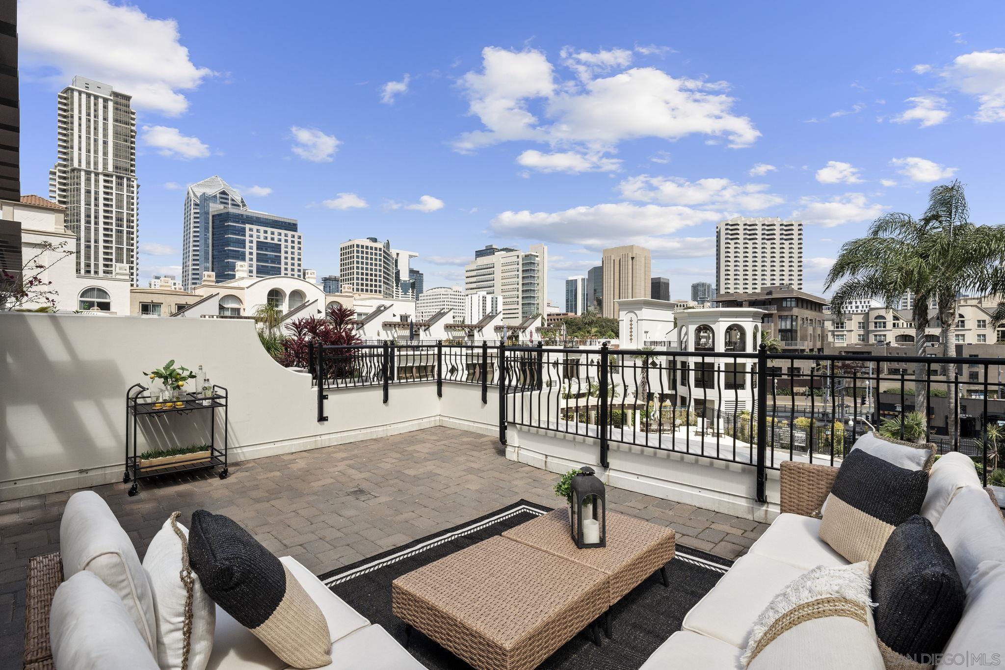 Detail Gallery Image 13 of 49 For 781 W G St, San Diego,  CA 92101 - 3 Beds | 3/1 Baths