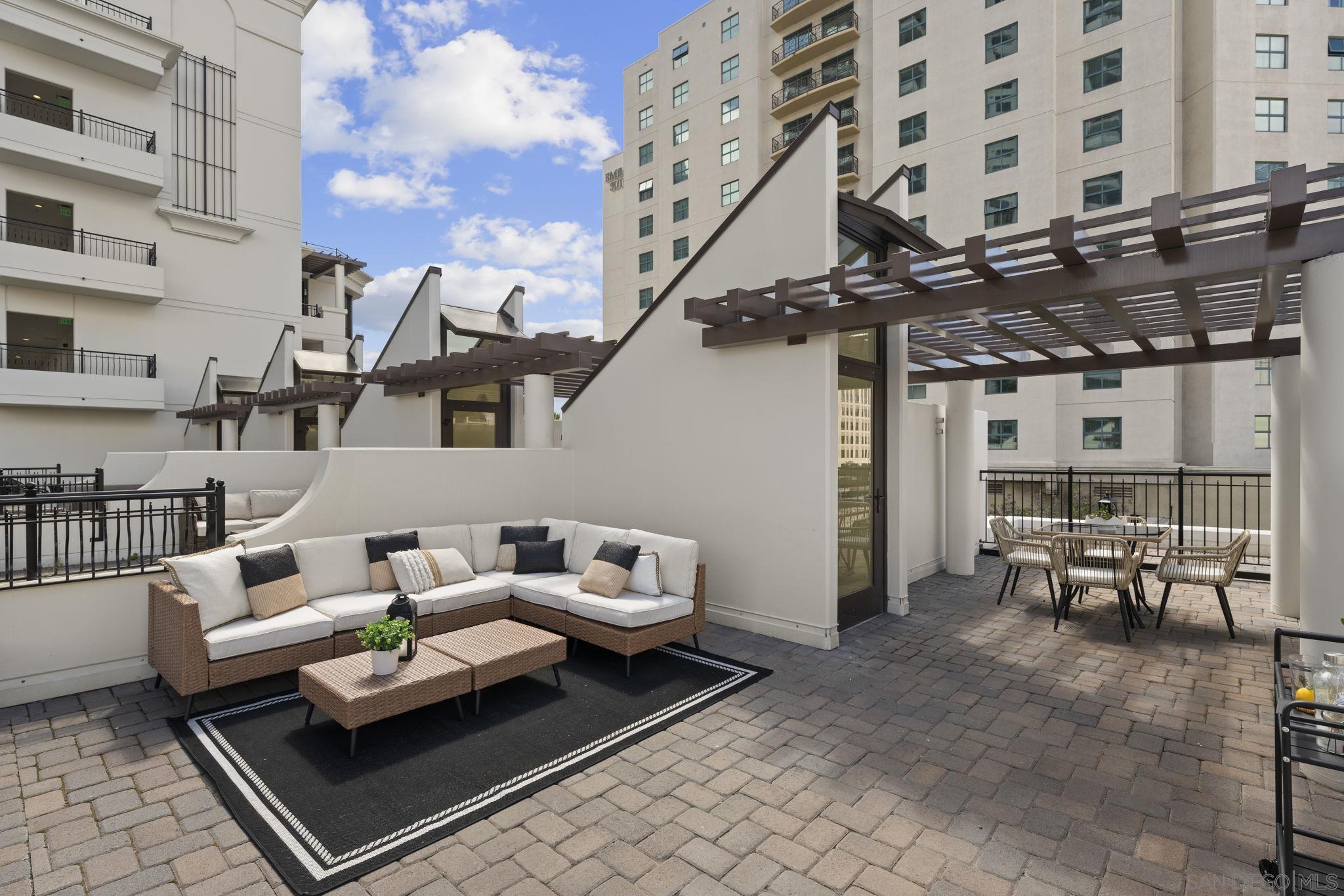 Detail Gallery Image 15 of 49 For 781 W G St, San Diego,  CA 92101 - 3 Beds | 3/1 Baths