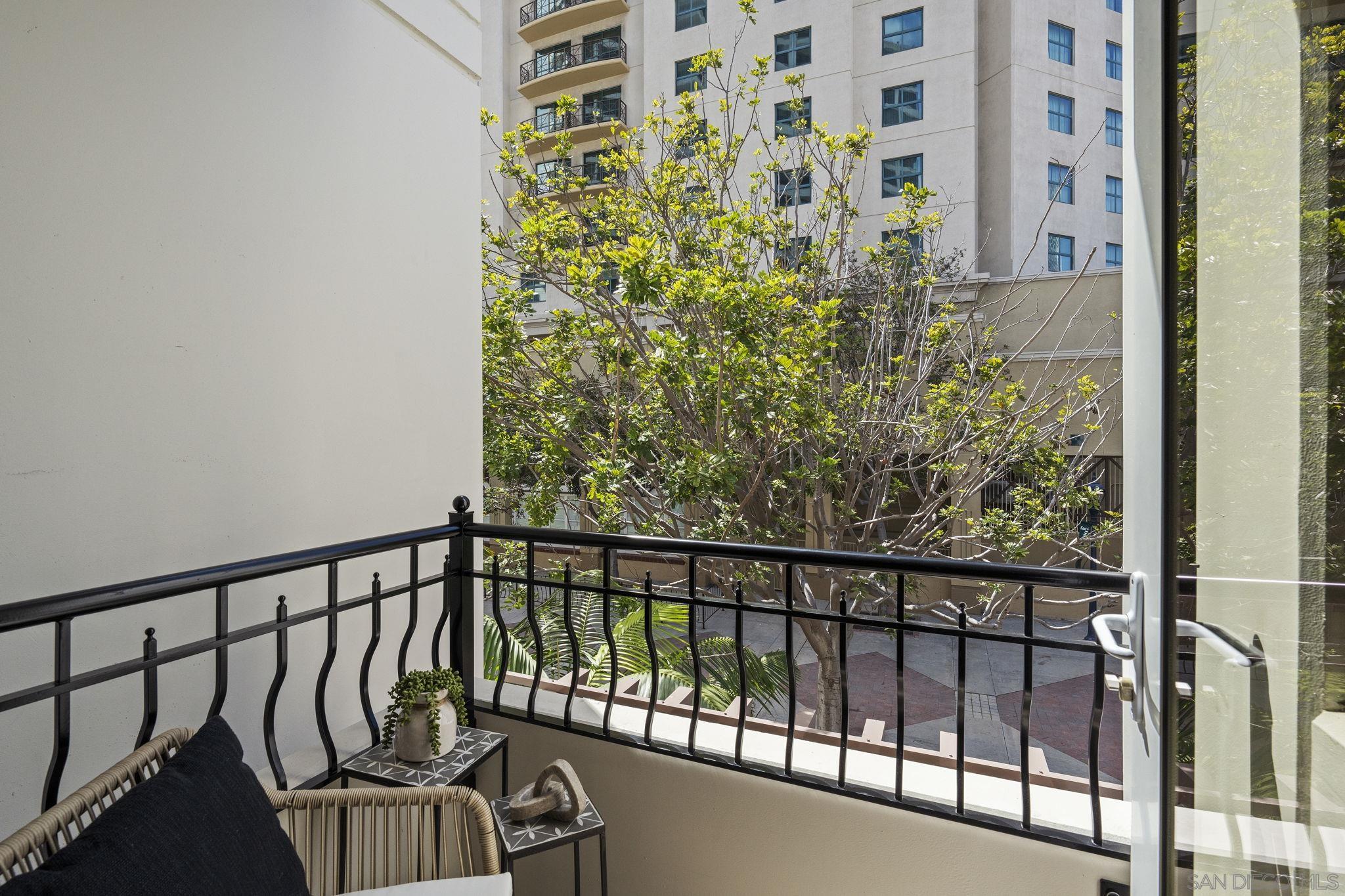 Detail Gallery Image 24 of 49 For 781 W G St, San Diego,  CA 92101 - 3 Beds | 3/1 Baths