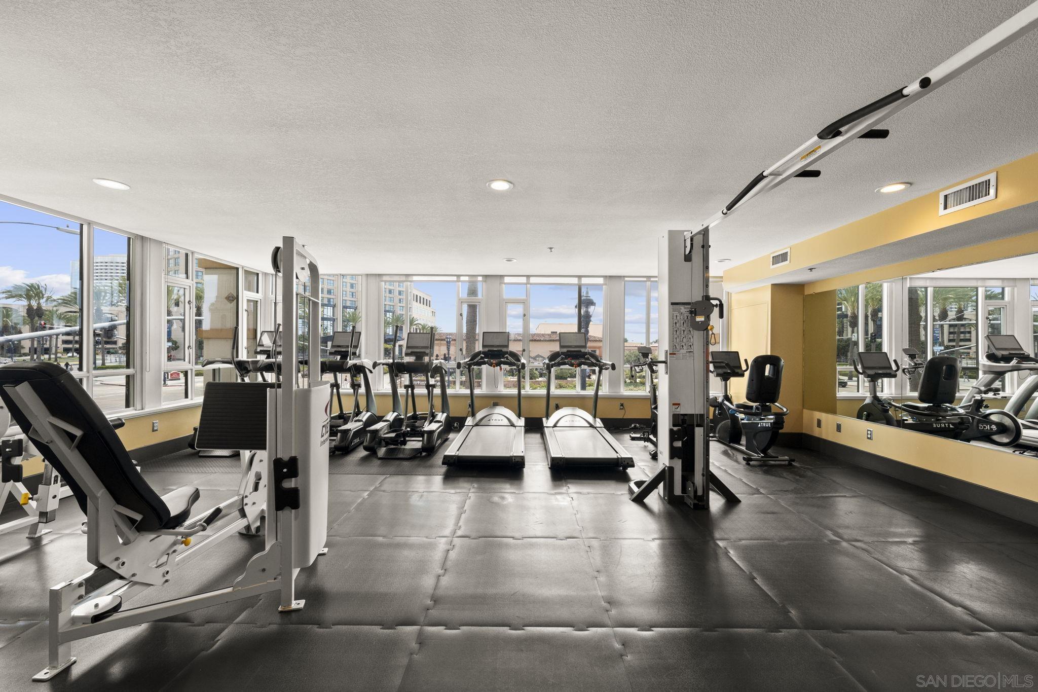 Detail Gallery Image 30 of 49 For 781 W G St, San Diego,  CA 92101 - 3 Beds | 3/1 Baths