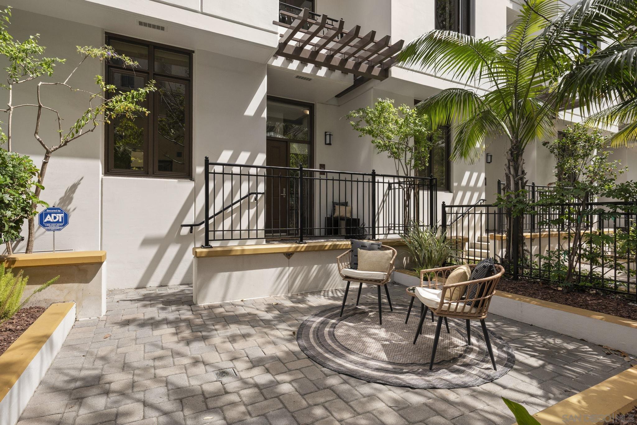 Detail Gallery Image 4 of 49 For 781 W G St, San Diego,  CA 92101 - 3 Beds | 3/1 Baths