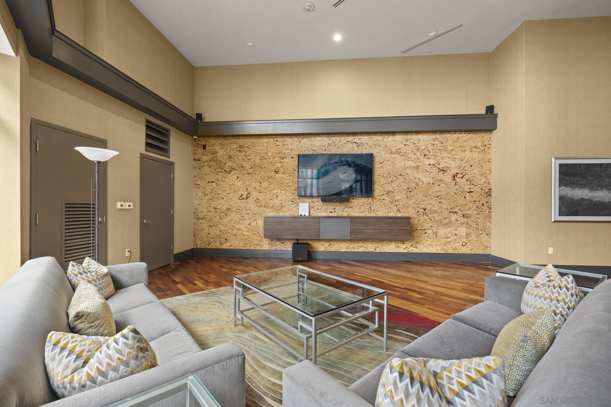 Detail Gallery Image 33 of 49 For 781 W G St, San Diego,  CA 92101 - 3 Beds | 3/1 Baths