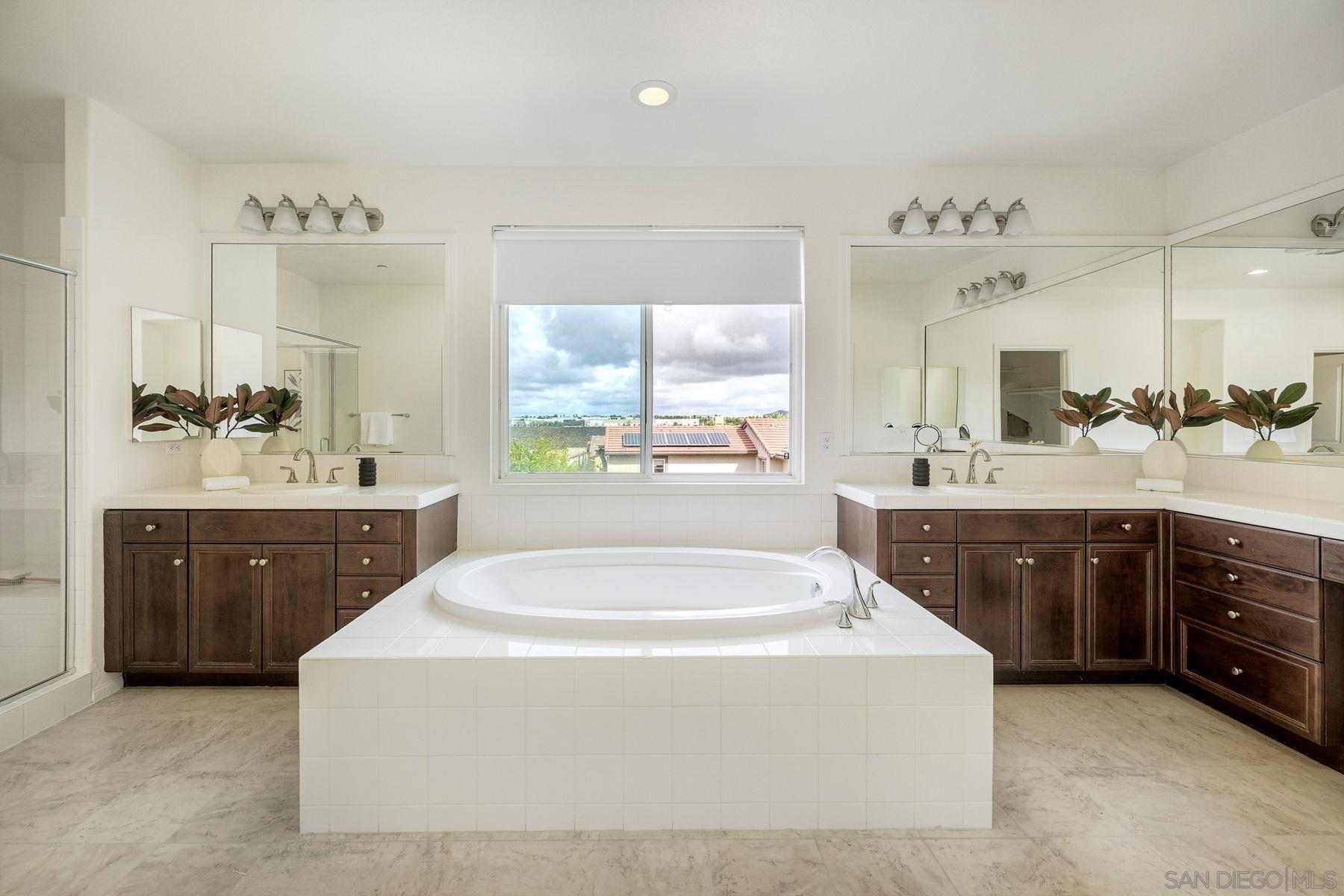 Detail Gallery Image 29 of 57 For 11559  Sweet Willow Way, San Diego,  CA 92131 - 5 Beds | 3/1 Baths