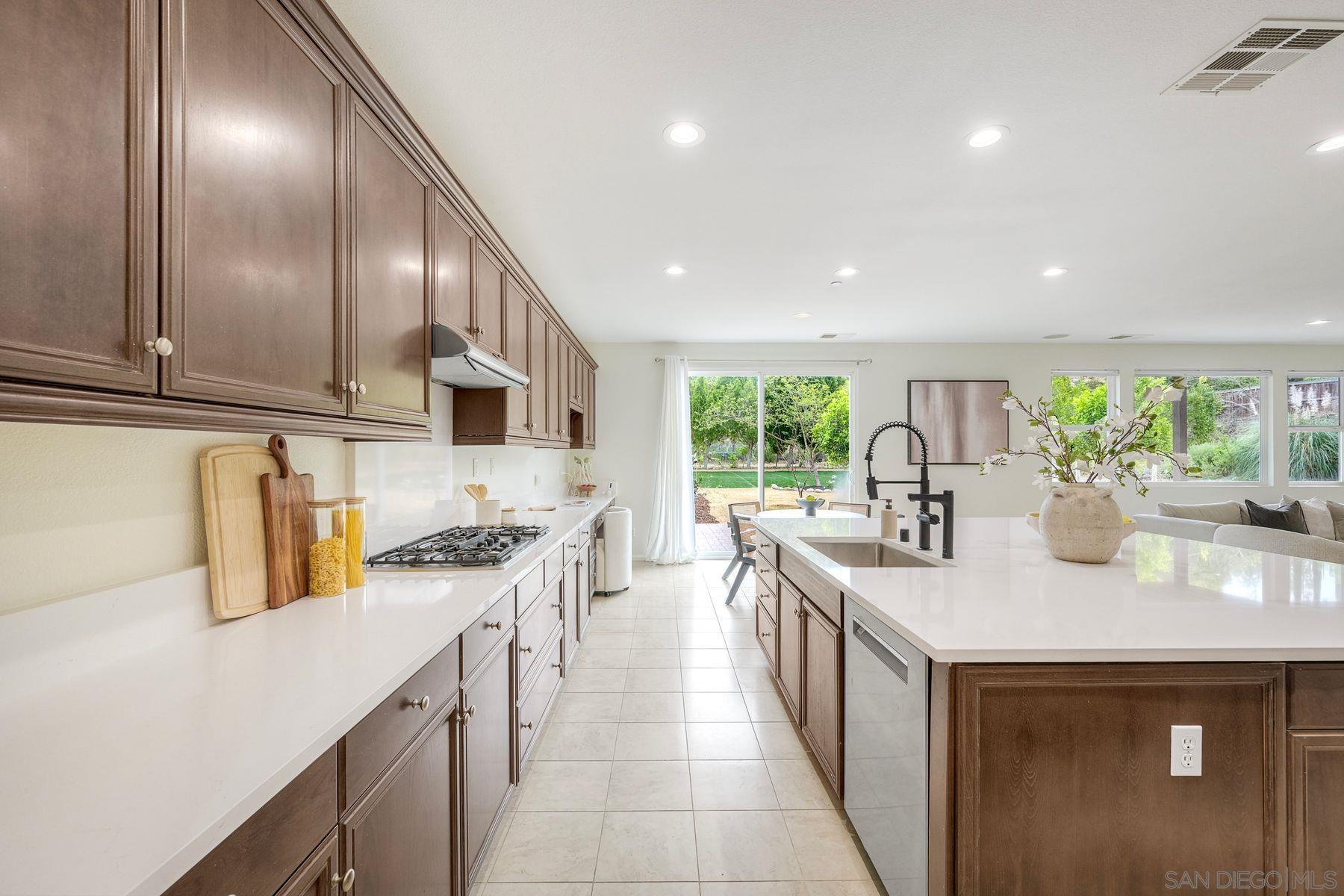 Detail Gallery Image 10 of 57 For 11559  Sweet Willow Way, San Diego,  CA 92131 - 5 Beds | 3/1 Baths