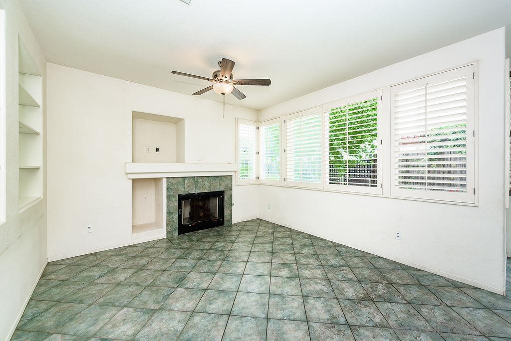 Detail Gallery Image 11 of 47 For 10864  Caminito Arcada, San Diego,  CA 92131 - 4 Beds | 2/1 Baths