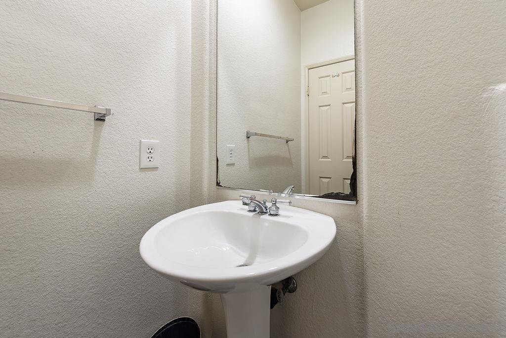 Detail Gallery Image 16 of 47 For 10864  Caminito Arcada, San Diego,  CA 92131 - 4 Beds | 2/1 Baths