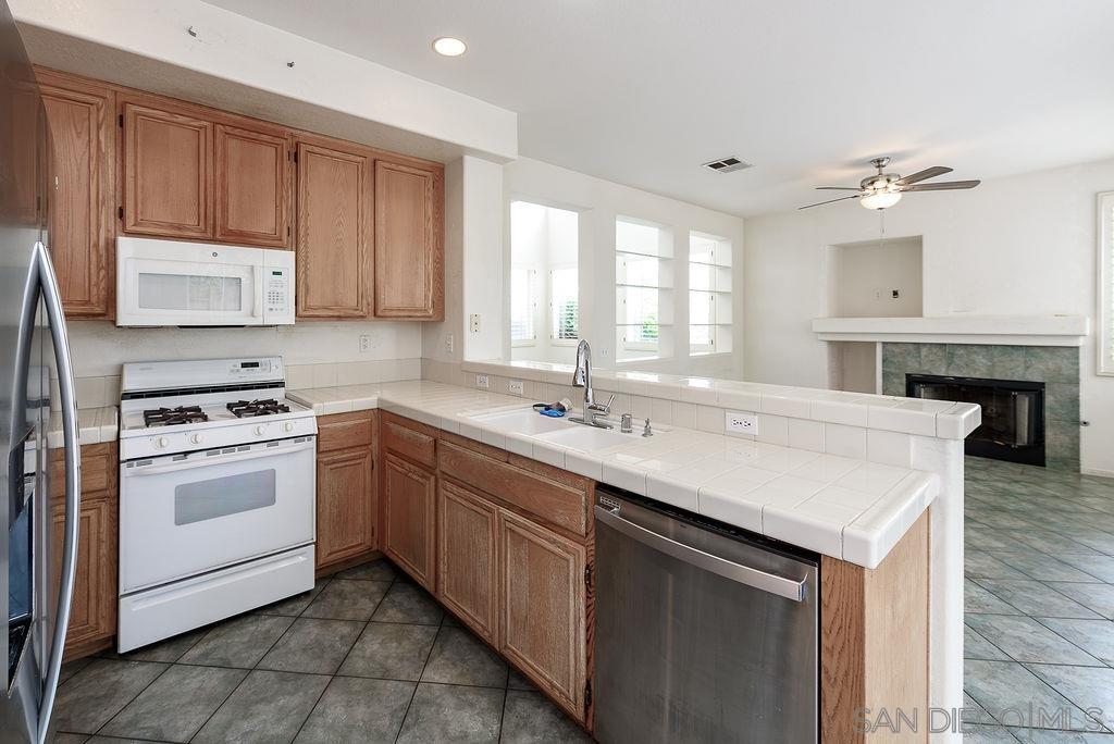 Detail Gallery Image 7 of 47 For 10864  Caminito Arcada, San Diego,  CA 92131 - 4 Beds | 2/1 Baths