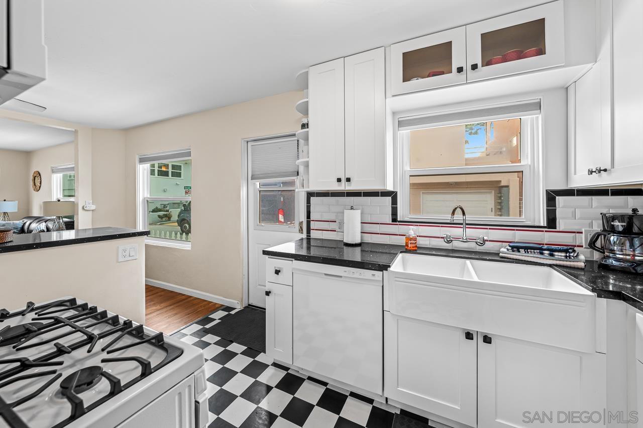 Detail Gallery Image 13 of 40 For 716  Dover, San Diego,  CA 92109 - 3 Beds | 1 Baths