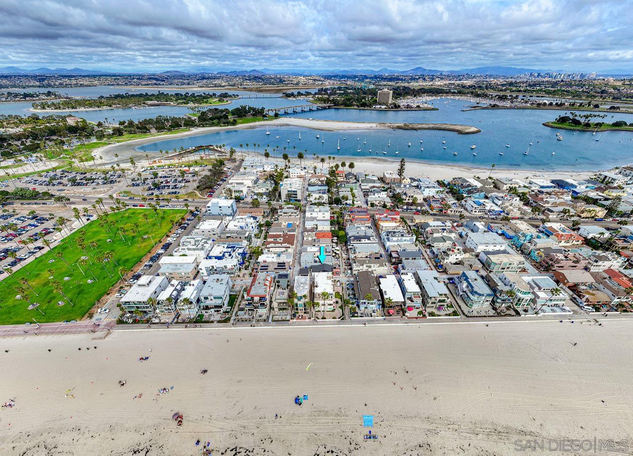 Detail Gallery Image 4 of 40 For 716  Dover, San Diego,  CA 92109 - 3 Beds | 1 Baths