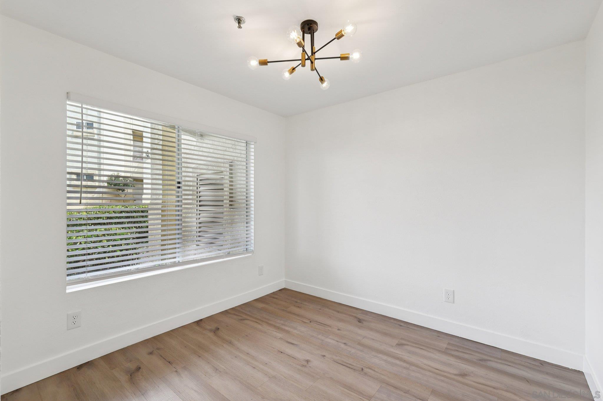 Detail Gallery Image 12 of 69 For 2077  Lakeridge Circle  #104,  Chula Vista,  CA 91913 - 3 Beds | 2 Baths