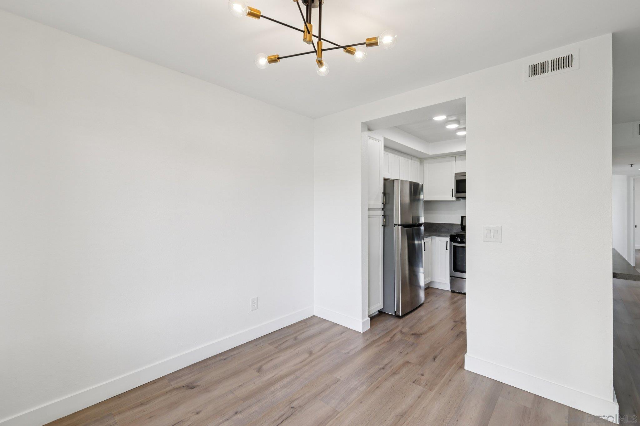 Detail Gallery Image 13 of 69 For 2077  Lakeridge Circle  #104,  Chula Vista,  CA 91913 - 3 Beds | 2 Baths