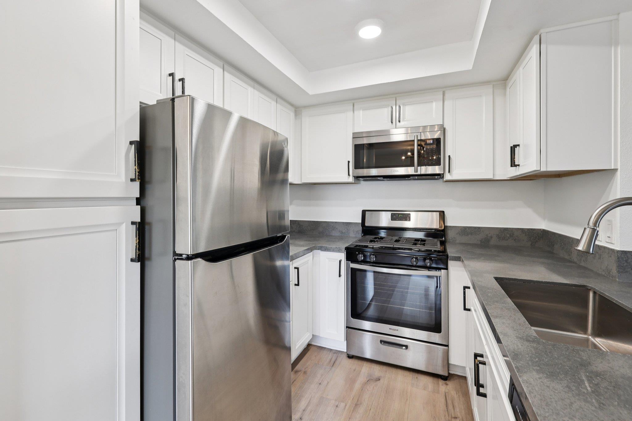 Detail Gallery Image 16 of 69 For 2077  Lakeridge Circle  #104,  Chula Vista,  CA 91913 - 3 Beds | 2 Baths