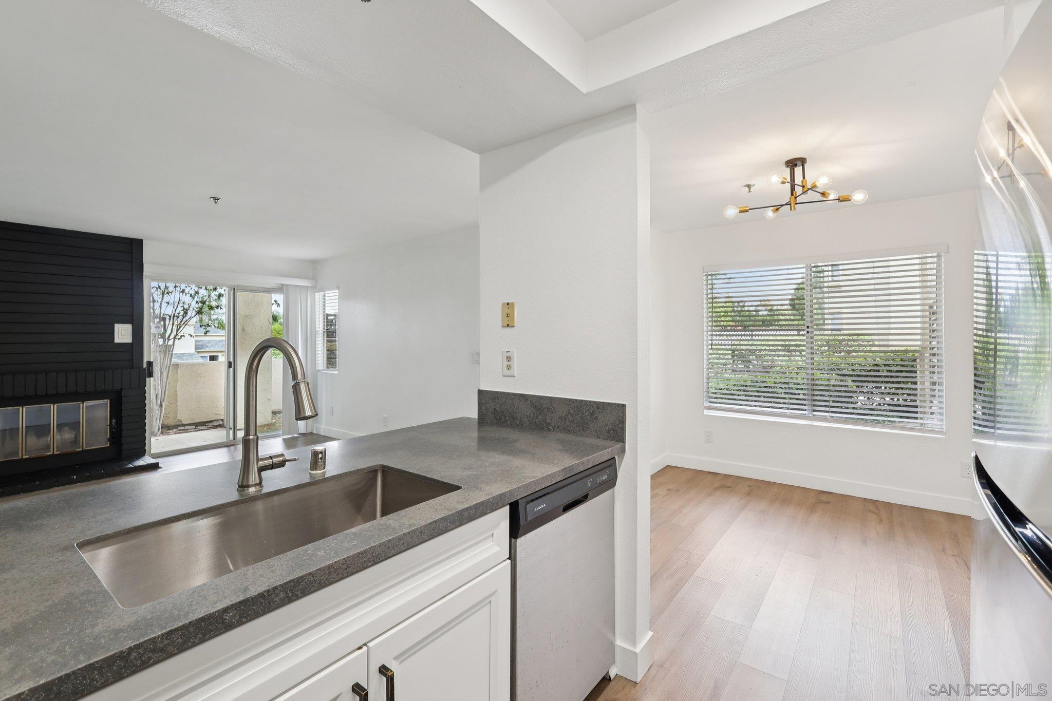 Detail Gallery Image 18 of 69 For 2077  Lakeridge Circle  #104,  Chula Vista,  CA 91913 - 3 Beds | 2 Baths