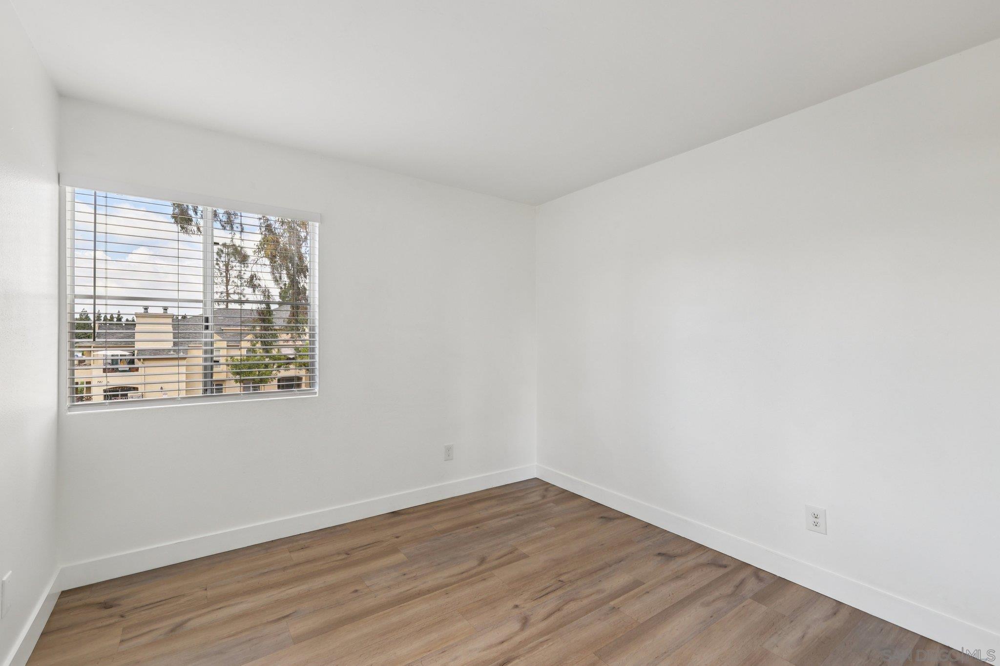 Detail Gallery Image 23 of 69 For 2077  Lakeridge Circle  #104,  Chula Vista,  CA 91913 - 3 Beds | 2 Baths