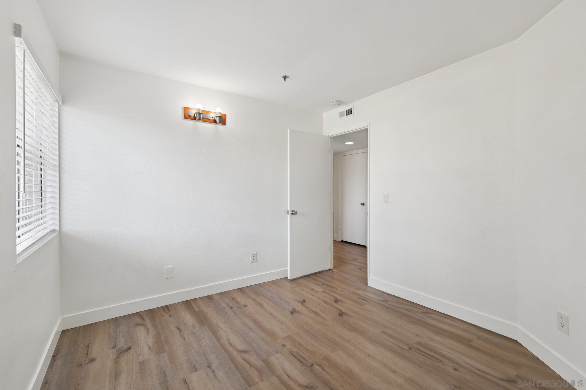 Detail Gallery Image 29 of 69 For 2077  Lakeridge Circle  #104,  Chula Vista,  CA 91913 - 3 Beds | 2 Baths