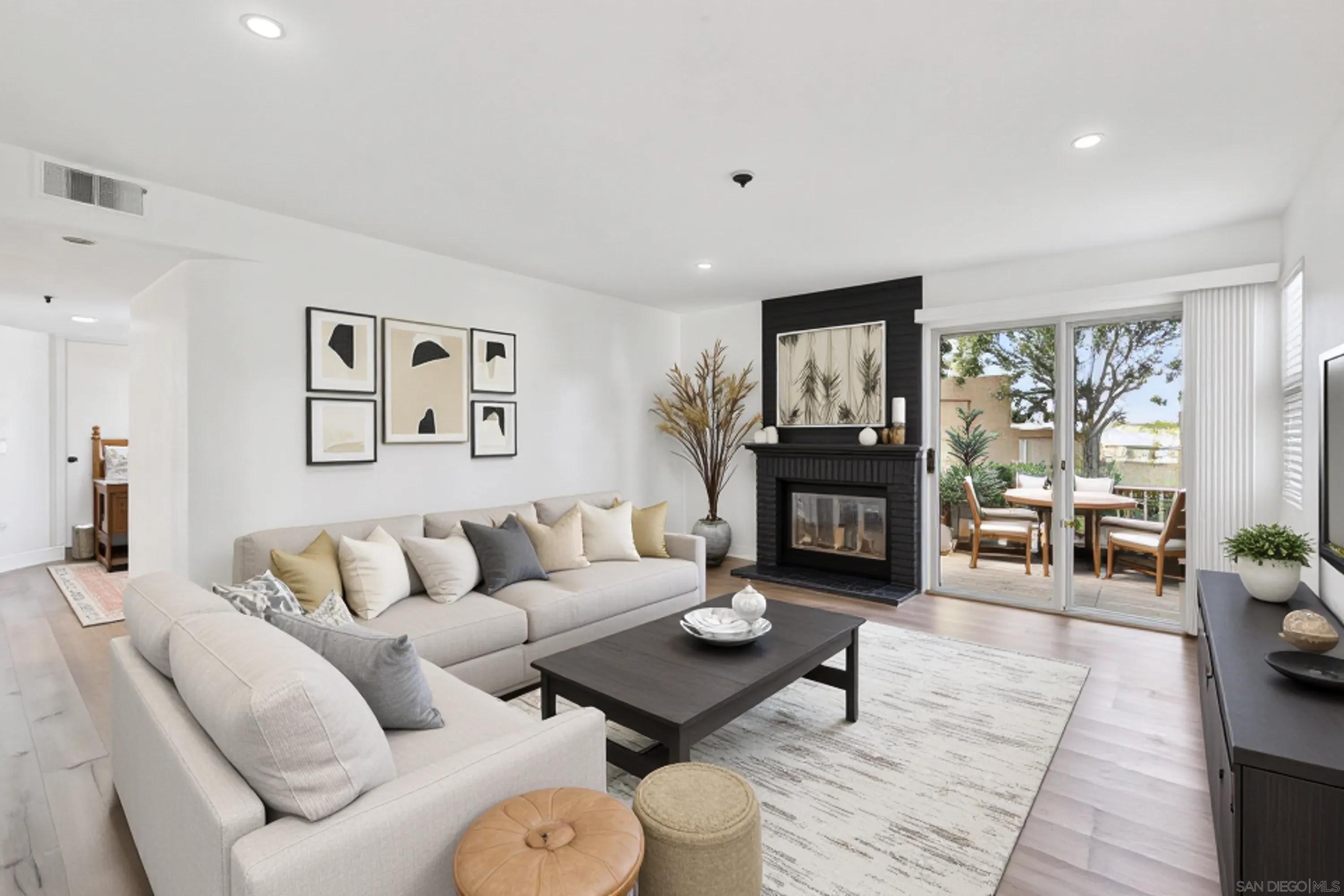 Detail Gallery Image 4 of 69 For 2077  Lakeridge Circle  #104,  Chula Vista,  CA 91913 - 3 Beds | 2 Baths