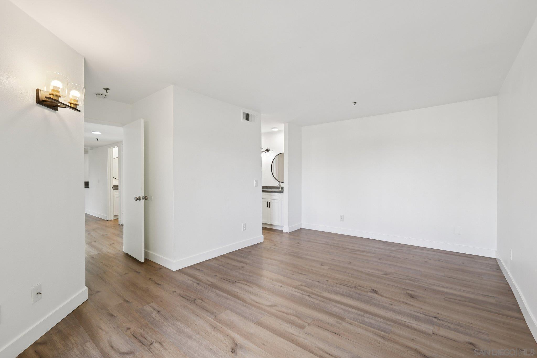 Detail Gallery Image 31 of 69 For 2077  Lakeridge Circle  #104,  Chula Vista,  CA 91913 - 3 Beds | 2 Baths