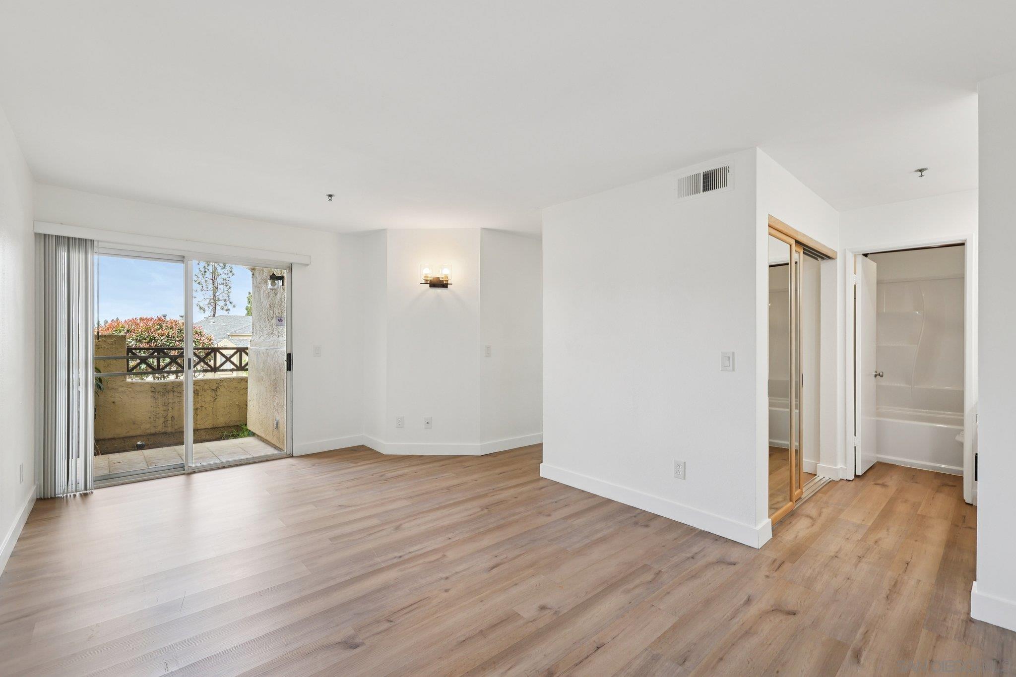 Detail Gallery Image 32 of 69 For 2077  Lakeridge Circle  #104,  Chula Vista,  CA 91913 - 3 Beds | 2 Baths