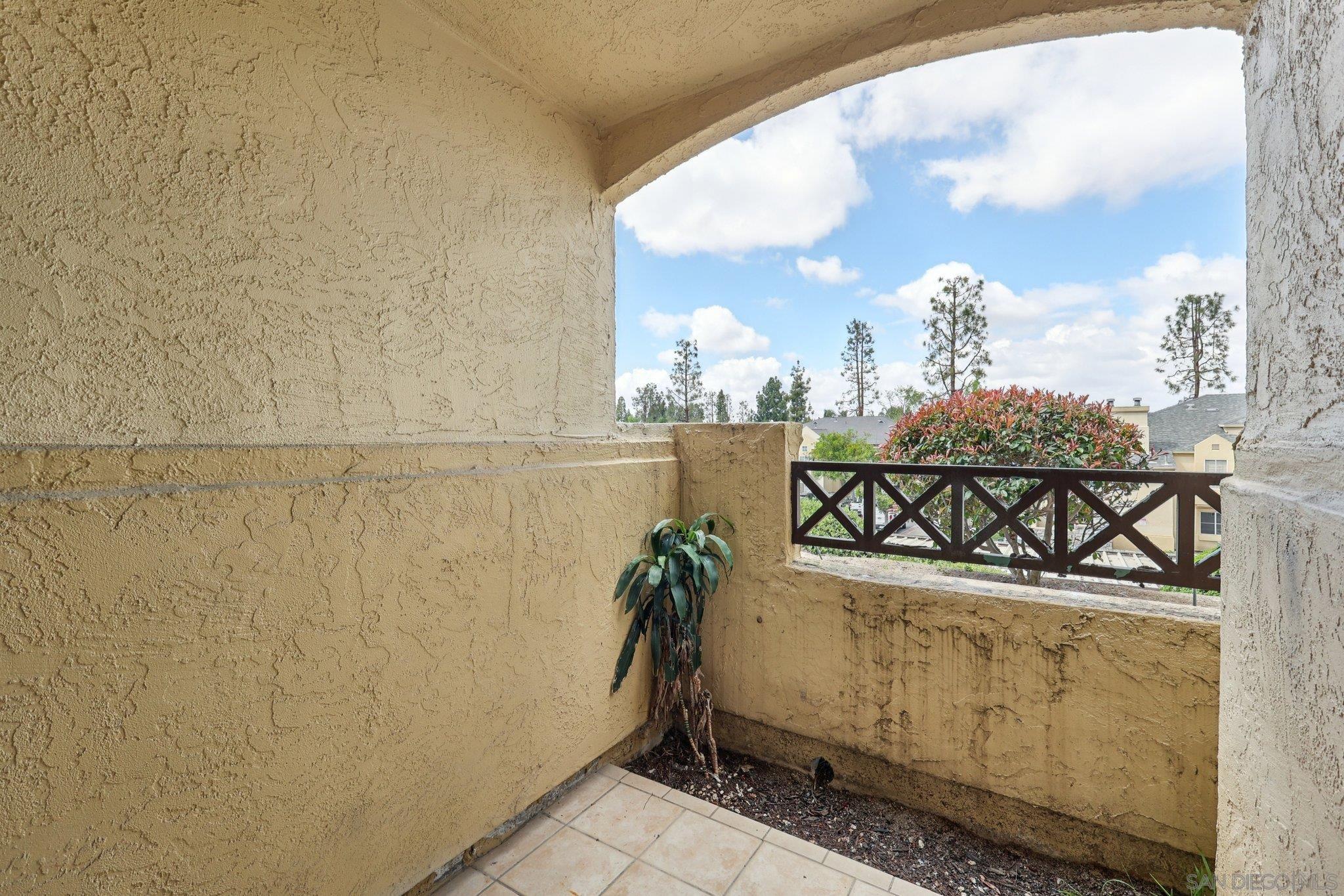 Detail Gallery Image 38 of 69 For 2077  Lakeridge Circle  #104,  Chula Vista,  CA 91913 - 3 Beds | 2 Baths