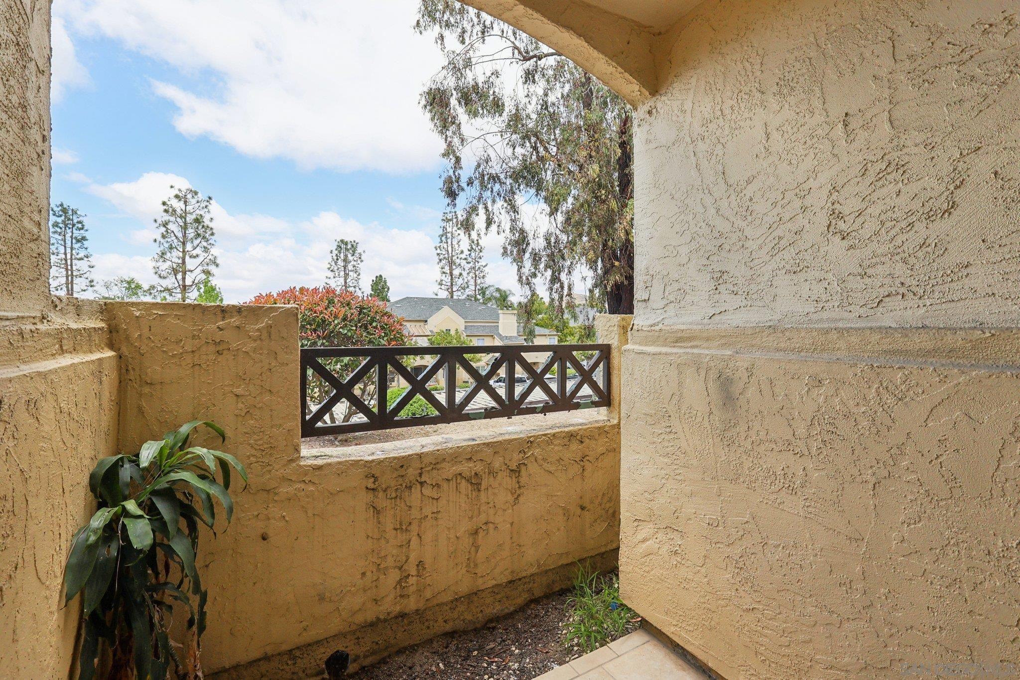 Detail Gallery Image 39 of 69 For 2077  Lakeridge Circle  #104,  Chula Vista,  CA 91913 - 3 Beds | 2 Baths