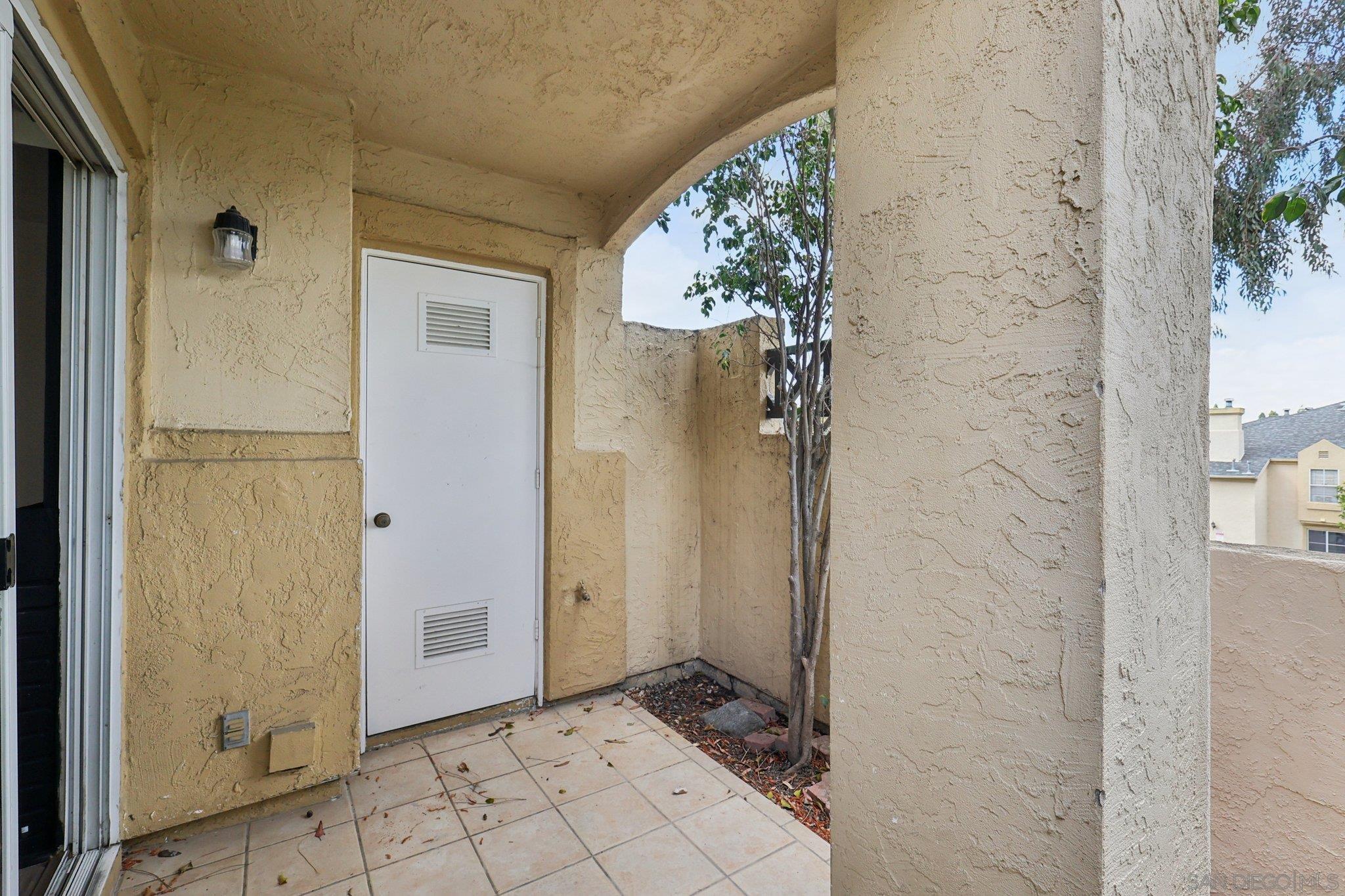 Detail Gallery Image 42 of 69 For 2077  Lakeridge Circle  #104,  Chula Vista,  CA 91913 - 3 Beds | 2 Baths