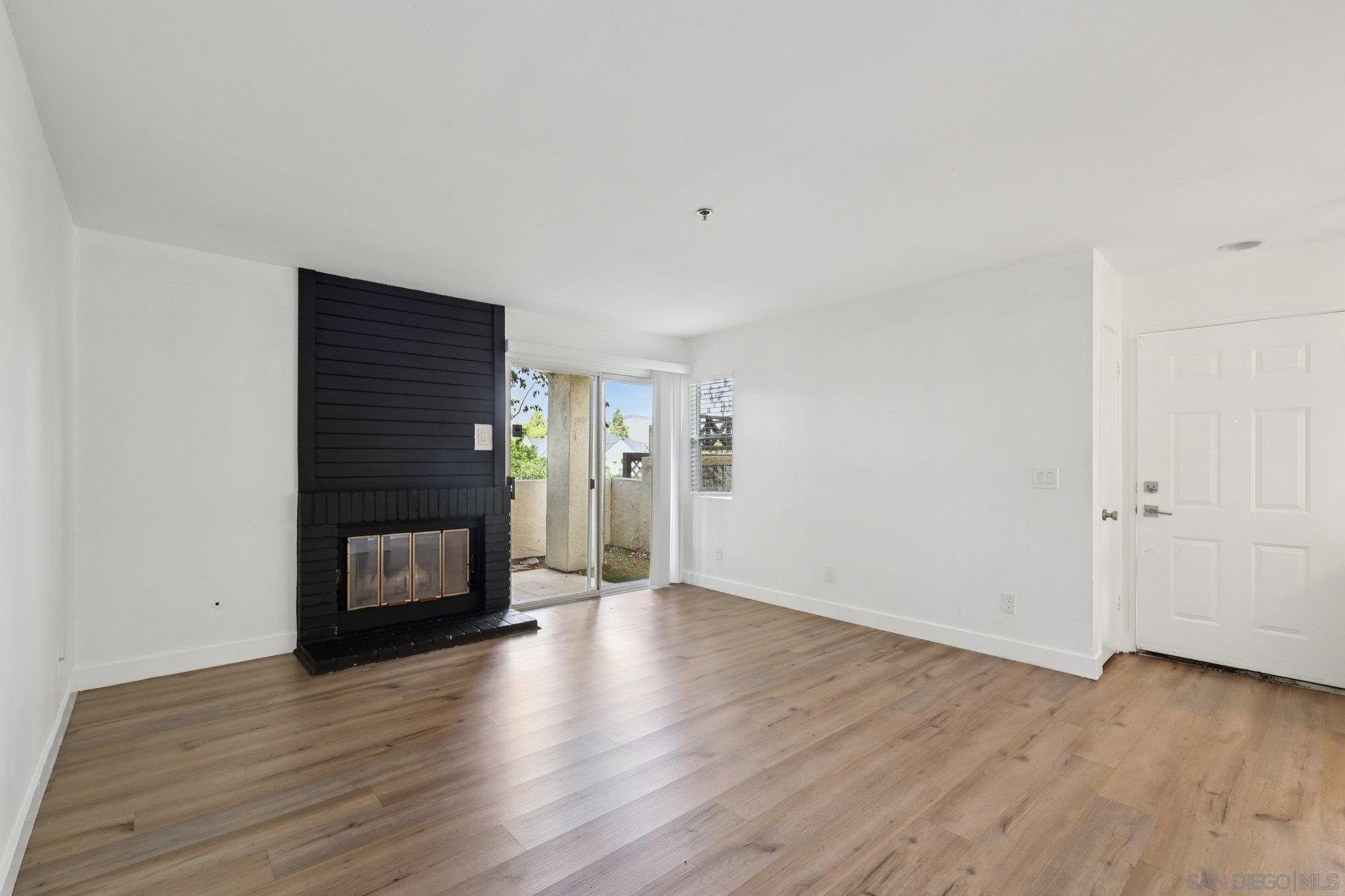 Detail Gallery Image 6 of 69 For 2077  Lakeridge Circle  #104,  Chula Vista,  CA 91913 - 3 Beds | 2 Baths