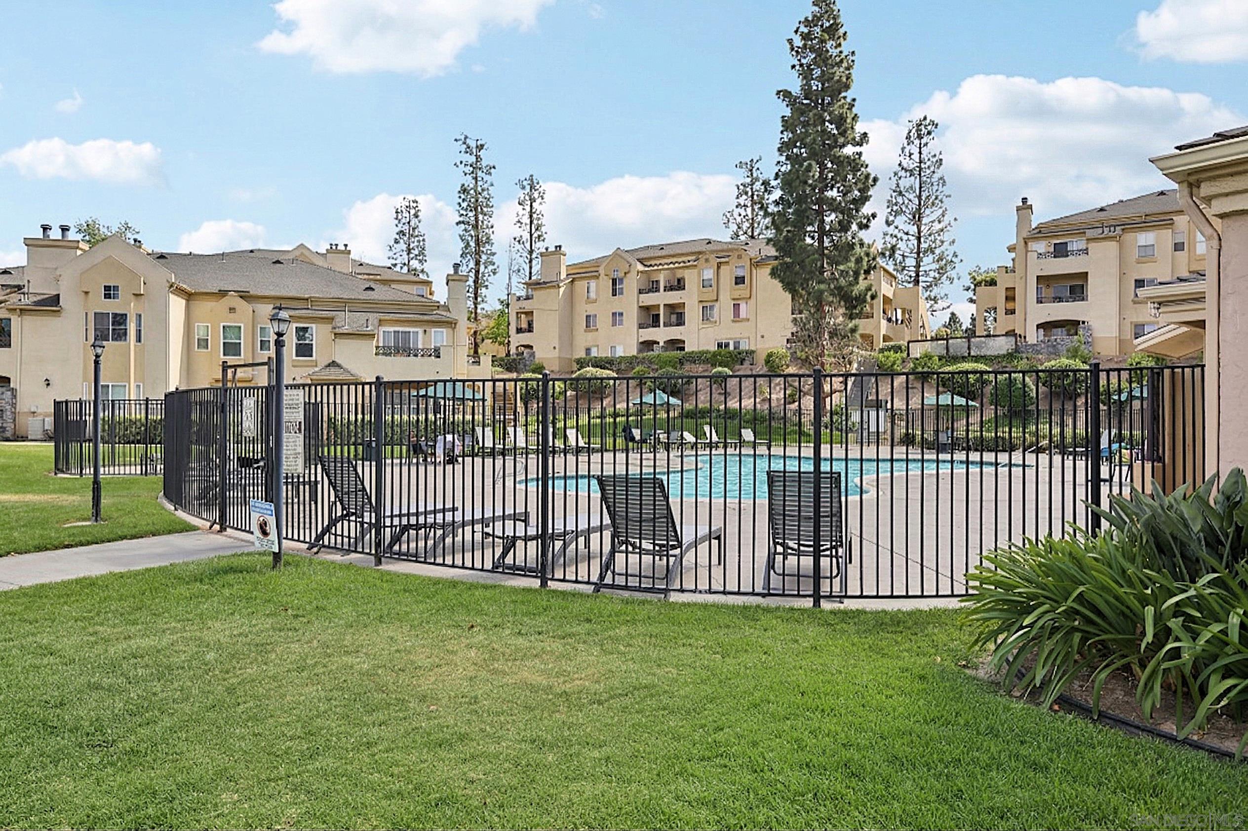 Detail Gallery Image 53 of 69 For 2077  Lakeridge Circle  #104,  Chula Vista,  CA 91913 - 3 Beds | 2 Baths