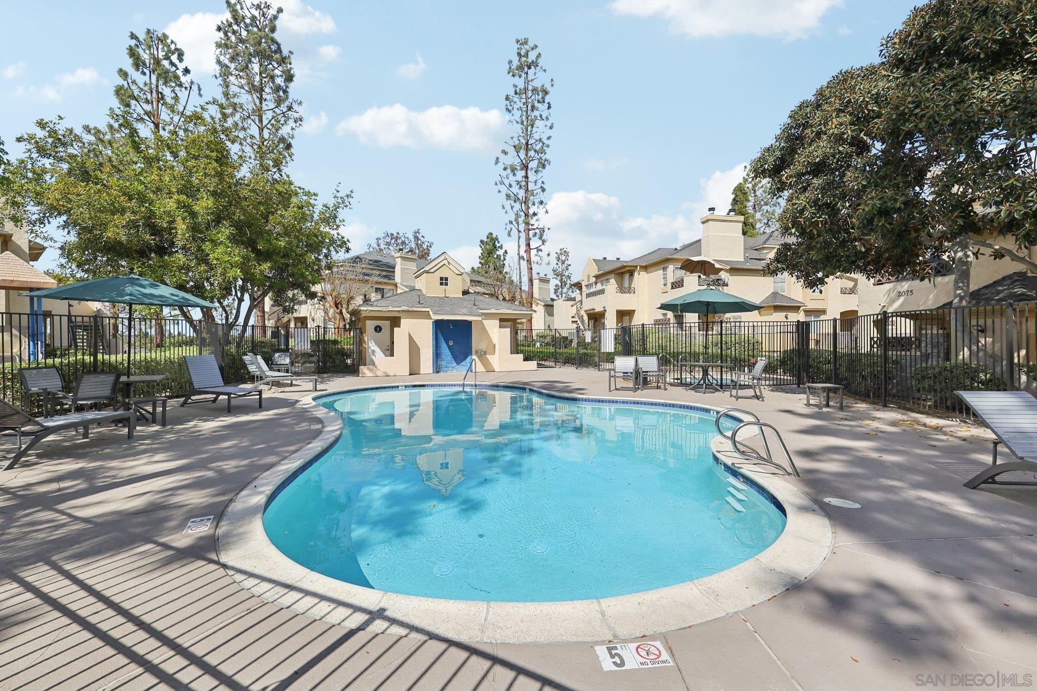 Detail Gallery Image 56 of 69 For 2077  Lakeridge Circle  #104,  Chula Vista,  CA 91913 - 3 Beds | 2 Baths