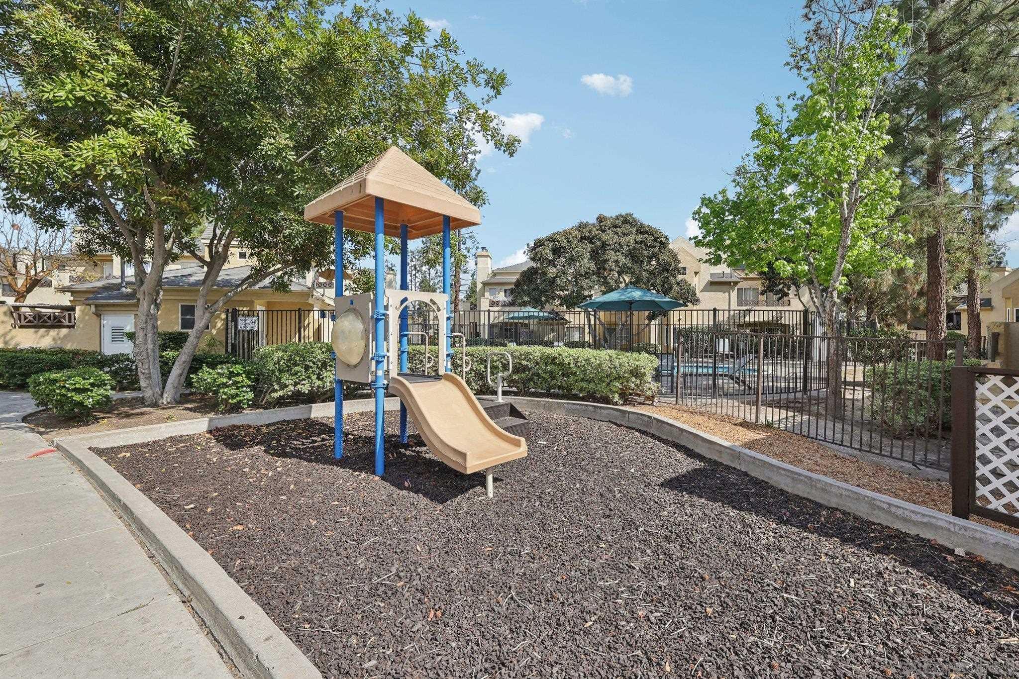 Detail Gallery Image 57 of 69 For 2077  Lakeridge Circle  #104,  Chula Vista,  CA 91913 - 3 Beds | 2 Baths