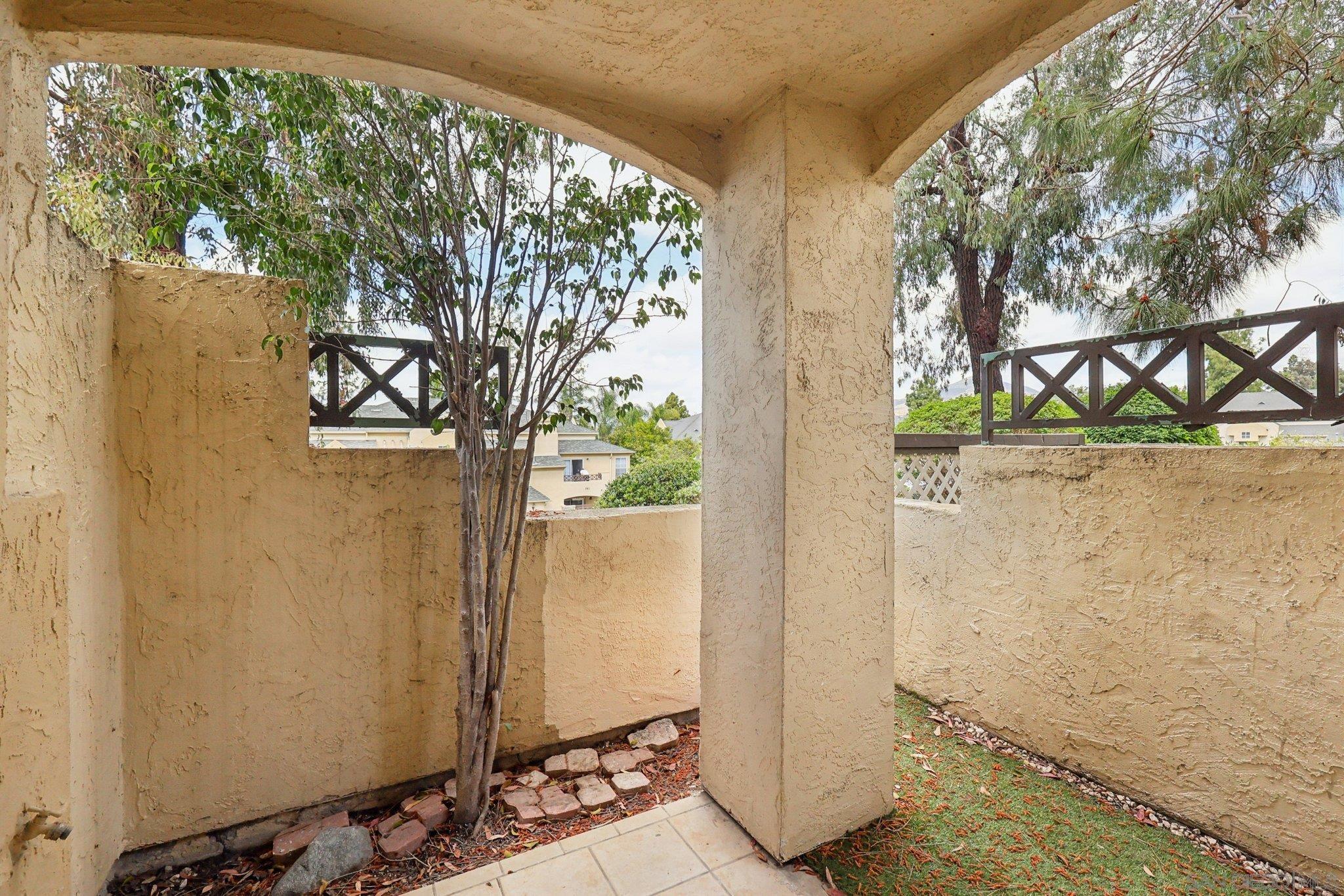 Detail Gallery Image 7 of 69 For 2077  Lakeridge Circle  #104,  Chula Vista,  CA 91913 - 3 Beds | 2 Baths