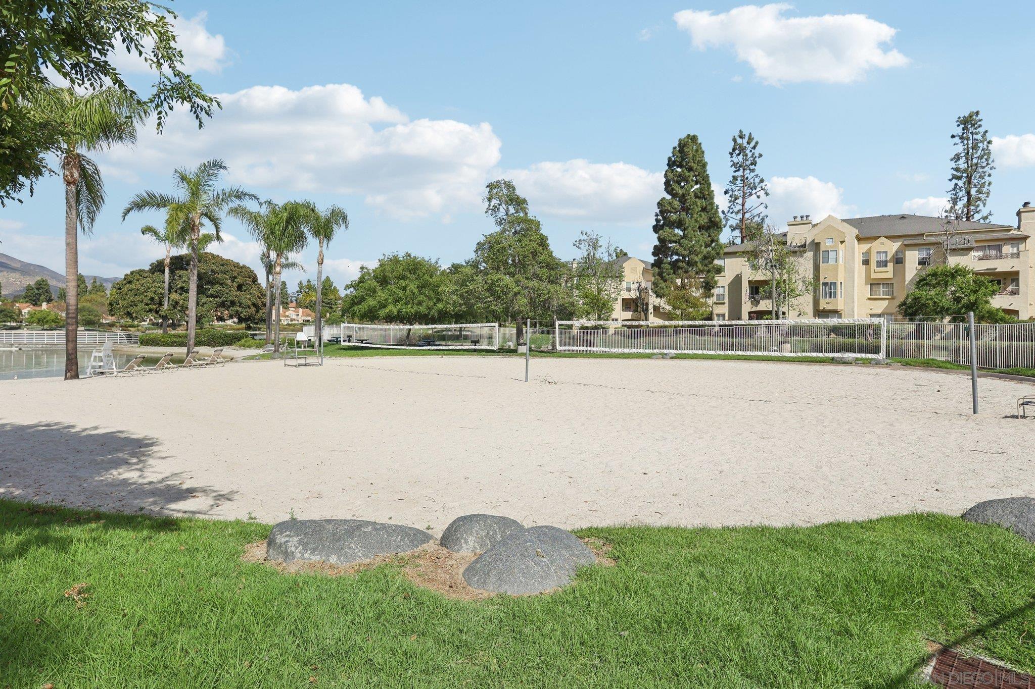 Detail Gallery Image 62 of 69 For 2077  Lakeridge Circle  #104,  Chula Vista,  CA 91913 - 3 Beds | 2 Baths