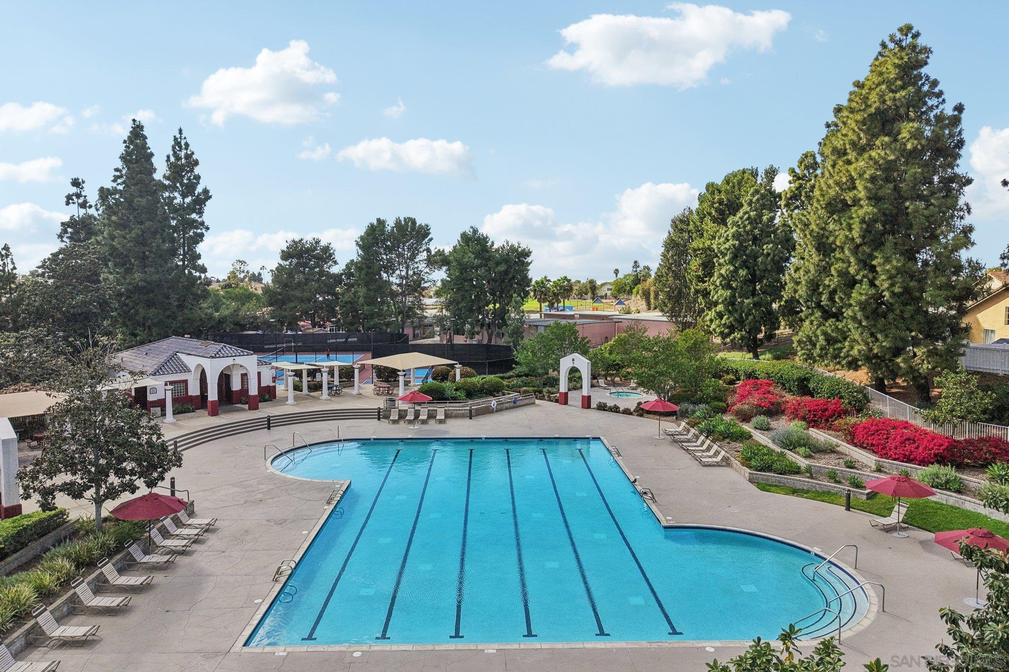 Detail Gallery Image 64 of 69 For 2077  Lakeridge Circle  #104,  Chula Vista,  CA 91913 - 3 Beds | 2 Baths