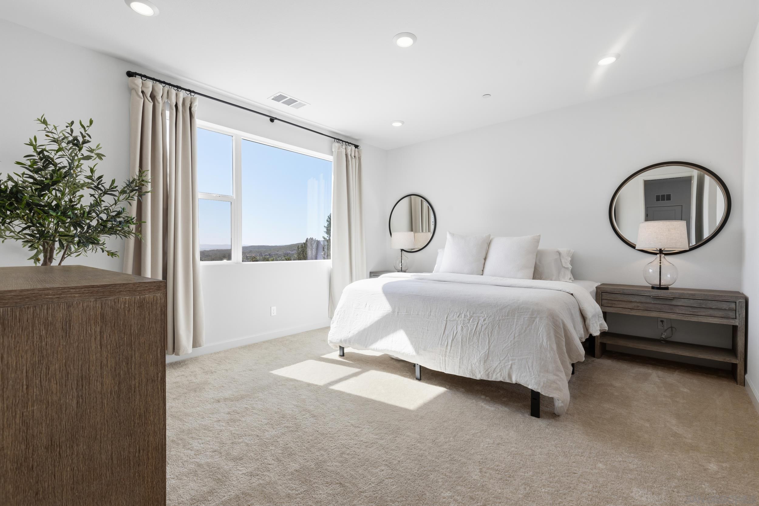 Detail Gallery Image 13 of 27 For 12092  Riley Ln, San Diego,  CA 92128 - 2 Beds | 2/1 Baths