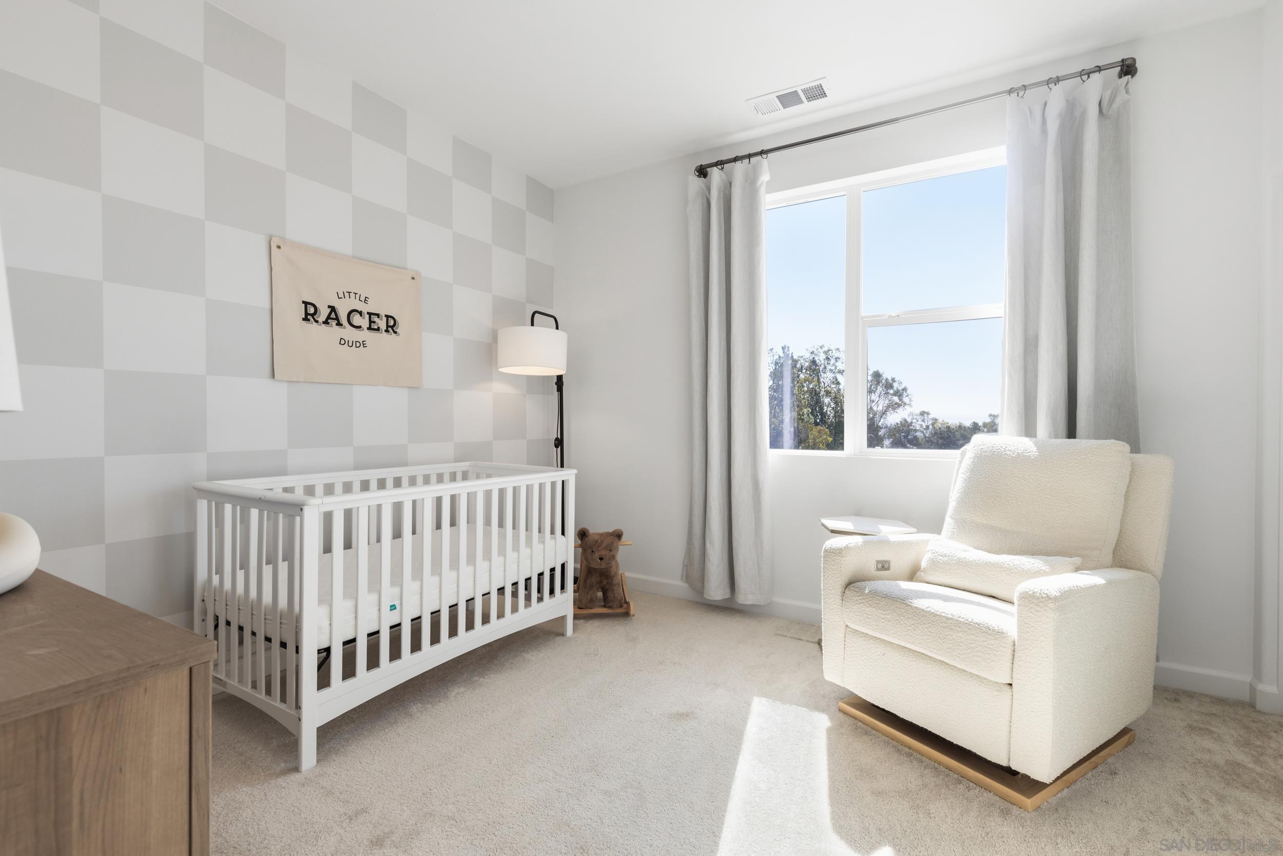 Detail Gallery Image 17 of 27 For 12092  Riley Ln, San Diego,  CA 92128 - 2 Beds | 2/1 Baths