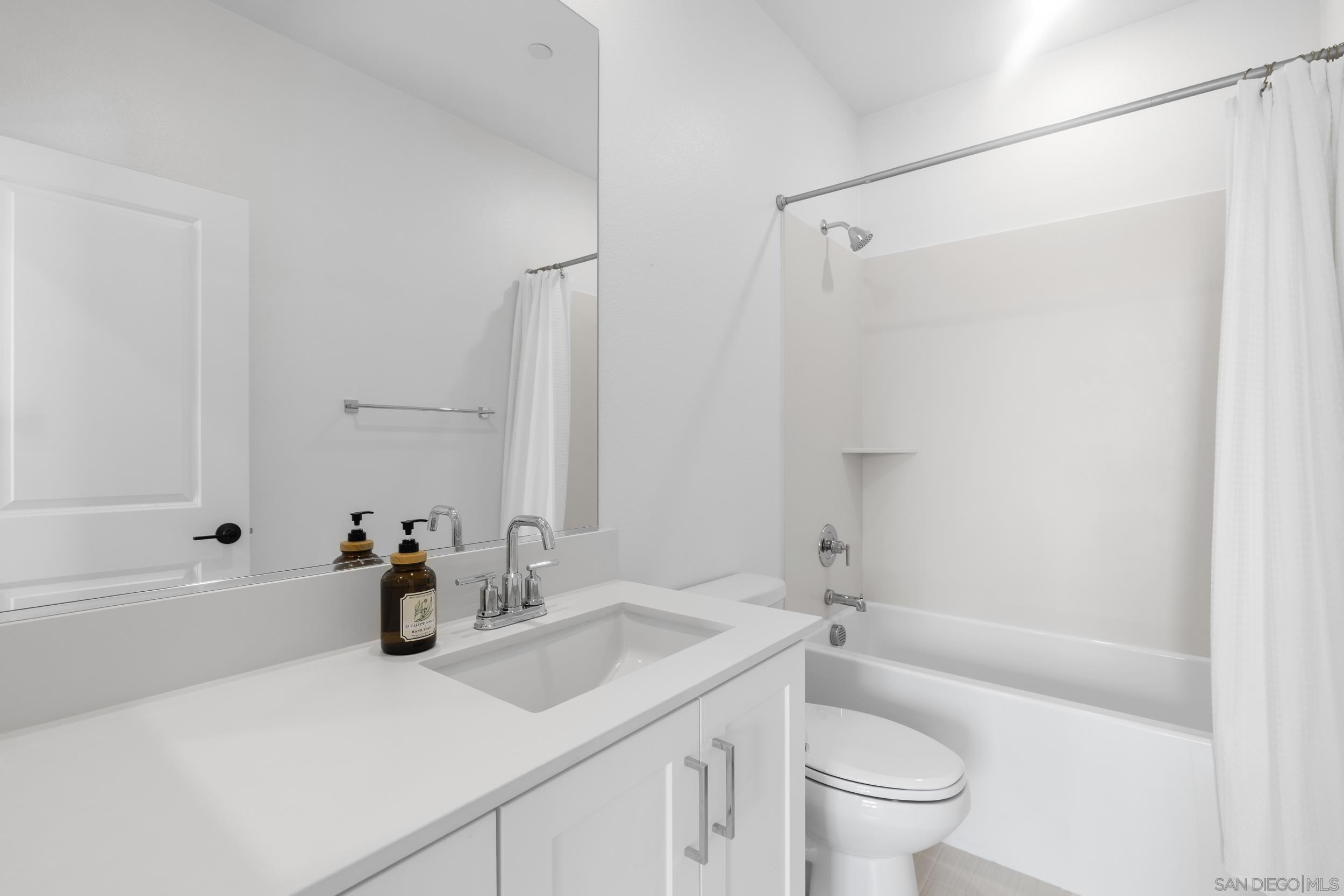 Detail Gallery Image 18 of 27 For 12092  Riley Ln, San Diego,  CA 92128 - 2 Beds | 2/1 Baths