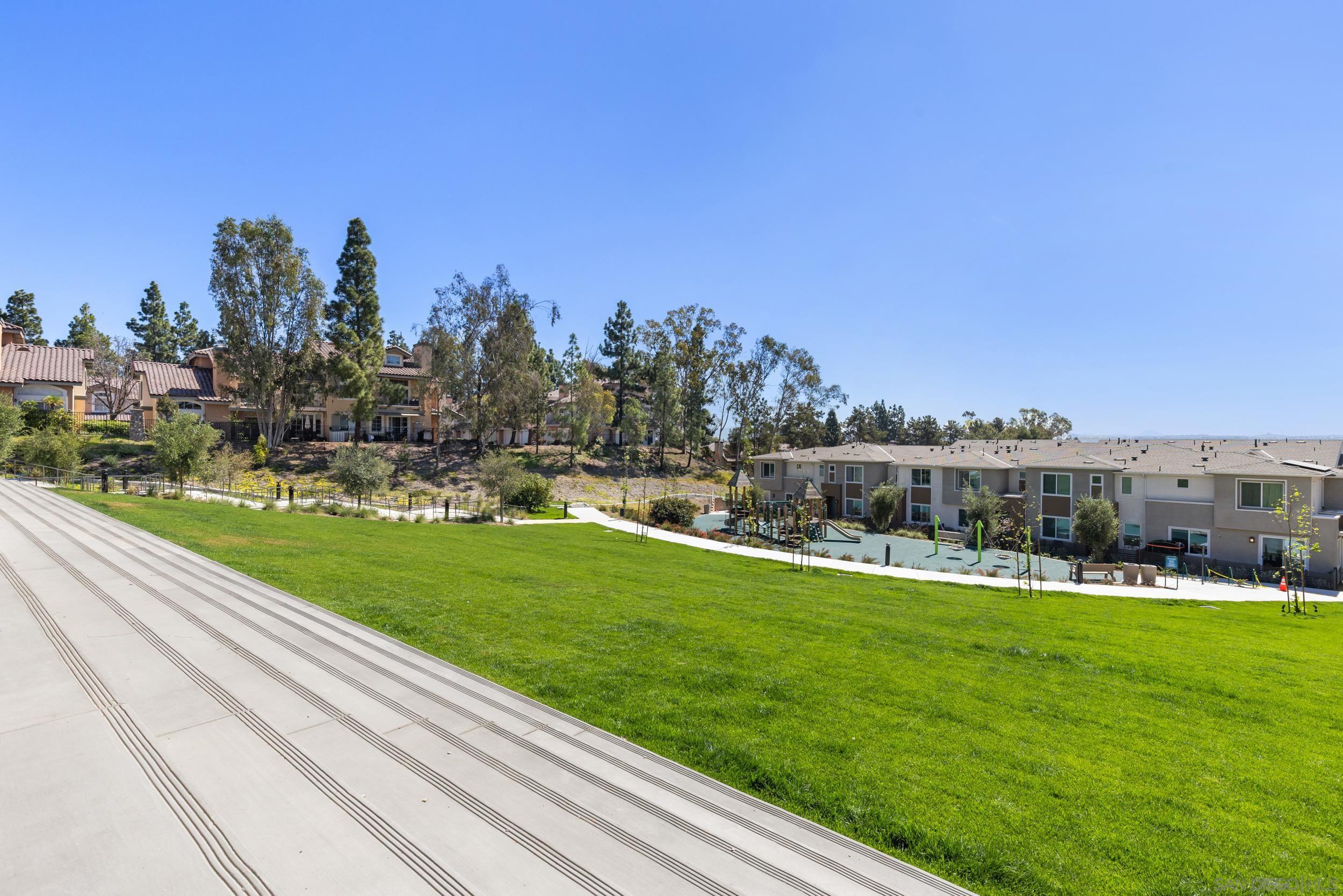 Detail Gallery Image 24 of 27 For 12092  Riley Ln, San Diego,  CA 92128 - 2 Beds | 2/1 Baths