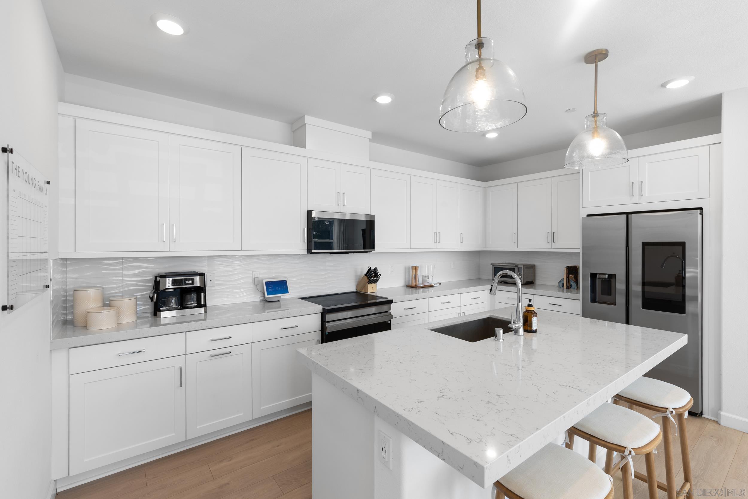 Detail Gallery Image 5 of 27 For 12092  Riley Ln, San Diego,  CA 92128 - 2 Beds | 2/1 Baths