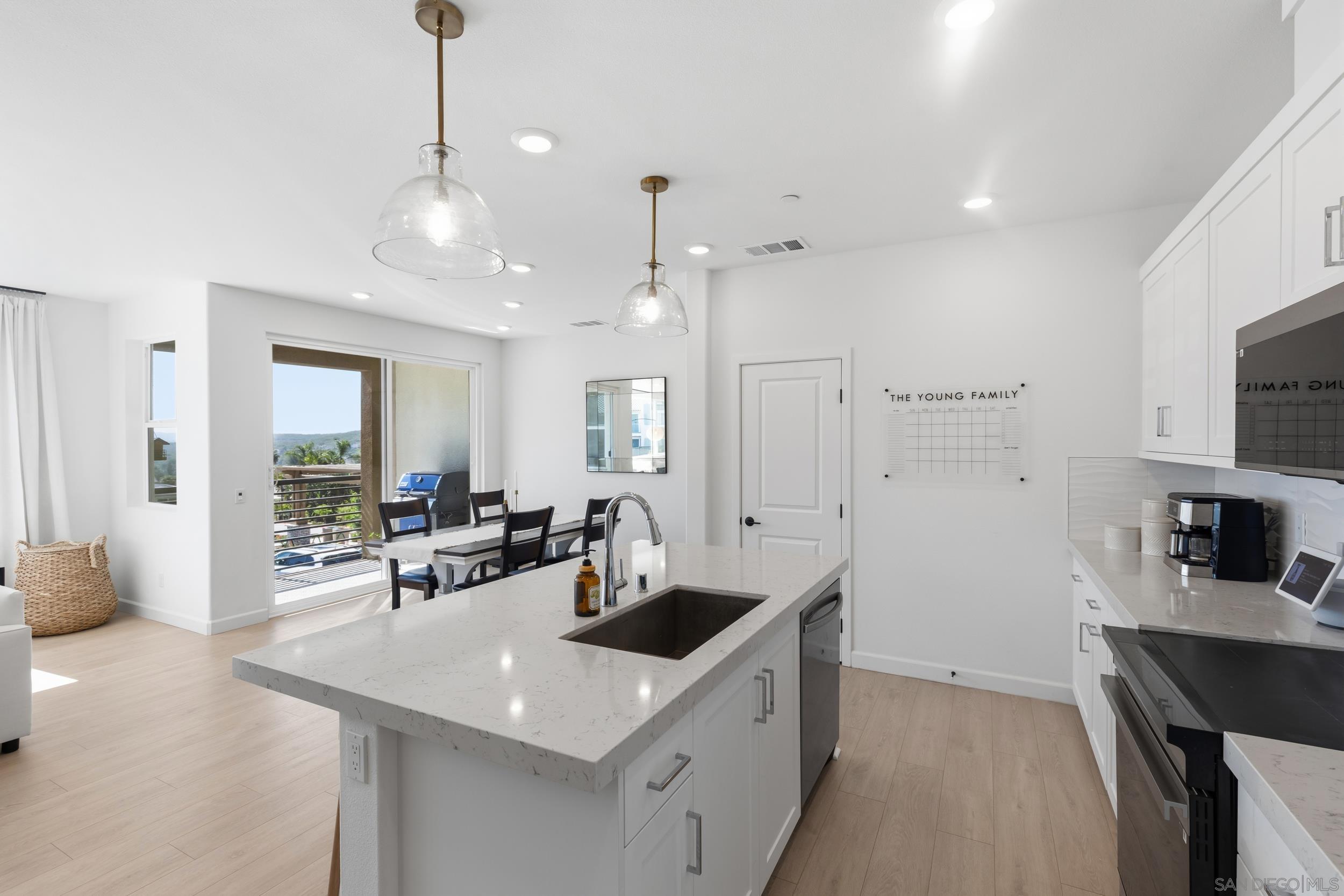 Detail Gallery Image 6 of 27 For 12092  Riley Ln, San Diego,  CA 92128 - 2 Beds | 2/1 Baths